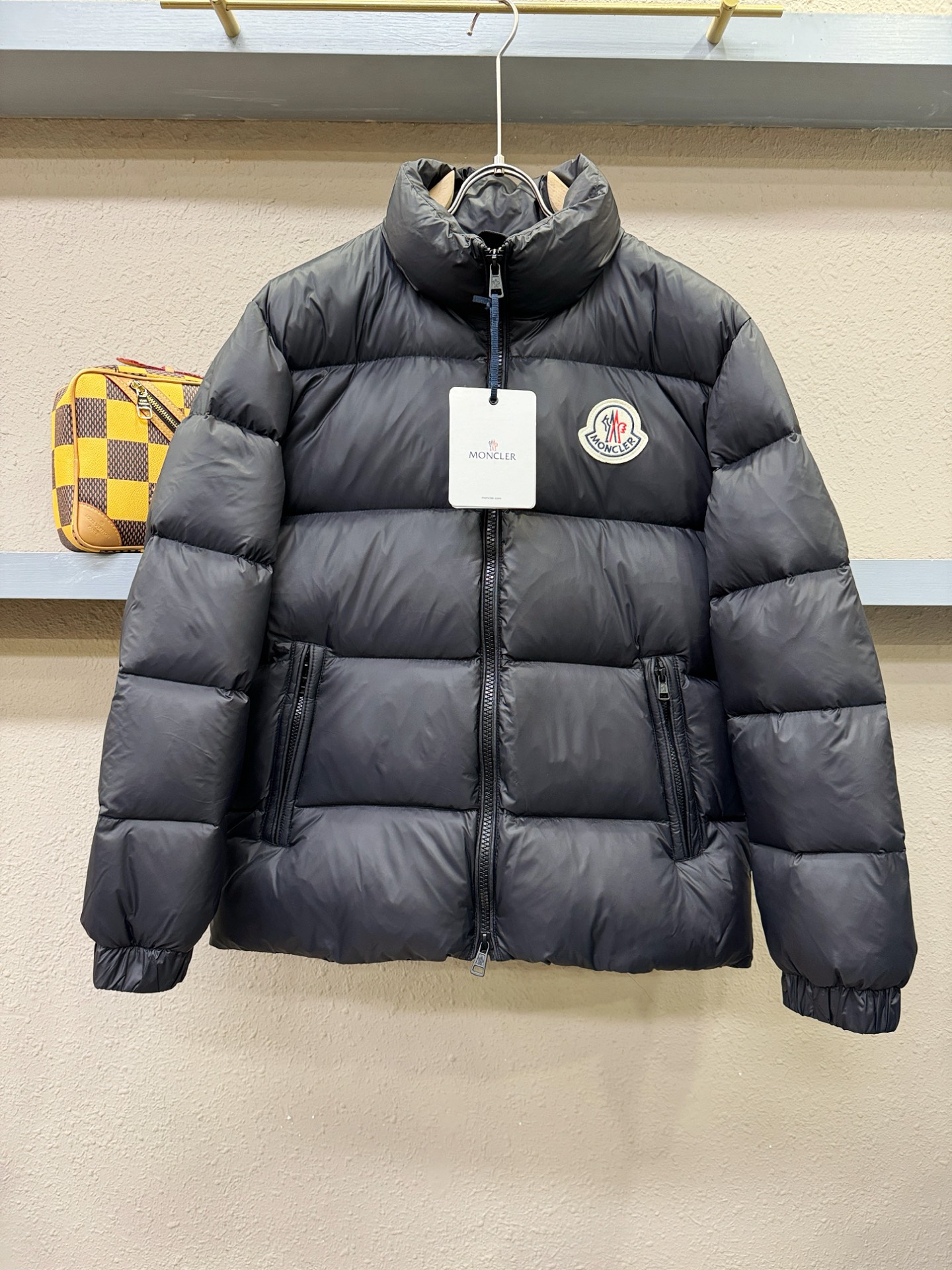 爆款羽绒服 2025新品 Moncler蒙口 新款羽绒服秀场新品，品相非常完美，专柜高科技防水面料，内里