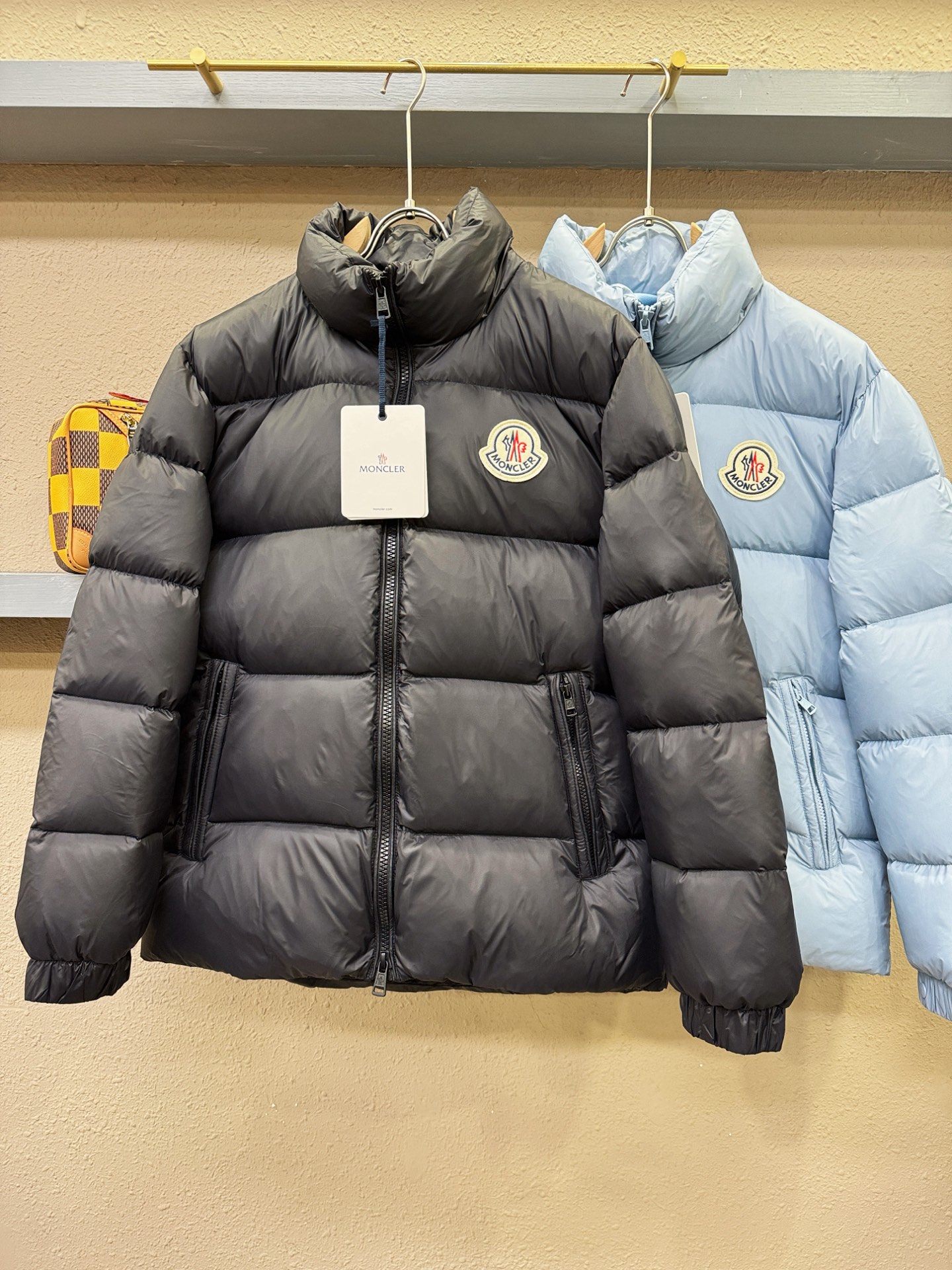 爆款羽绒服 2025新品 Moncler蒙口 新款羽绒服秀场新品，品相非常完美，专柜高科技防水面料，内里
