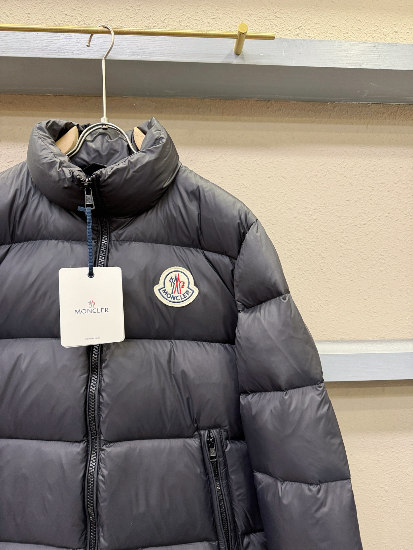 爆款羽绒服 2025新品 Moncler蒙口 新款羽绒服秀场新品，品相非常完美，专柜高科技防水面料，内里