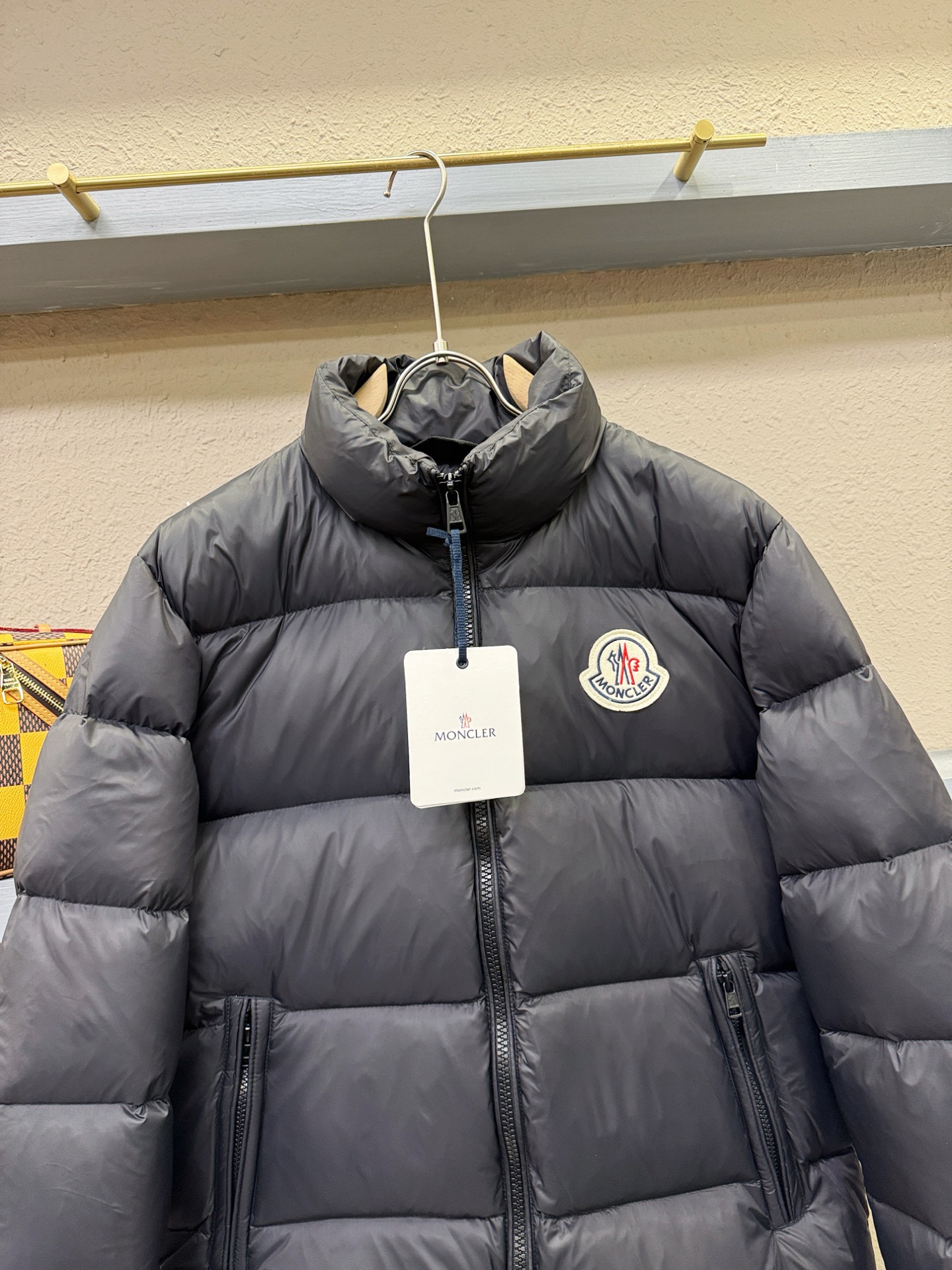 爆款羽绒服 2025新品 Moncler蒙口 新款羽绒服秀场新品，品相非常完美，专柜高科技防水面料，内里