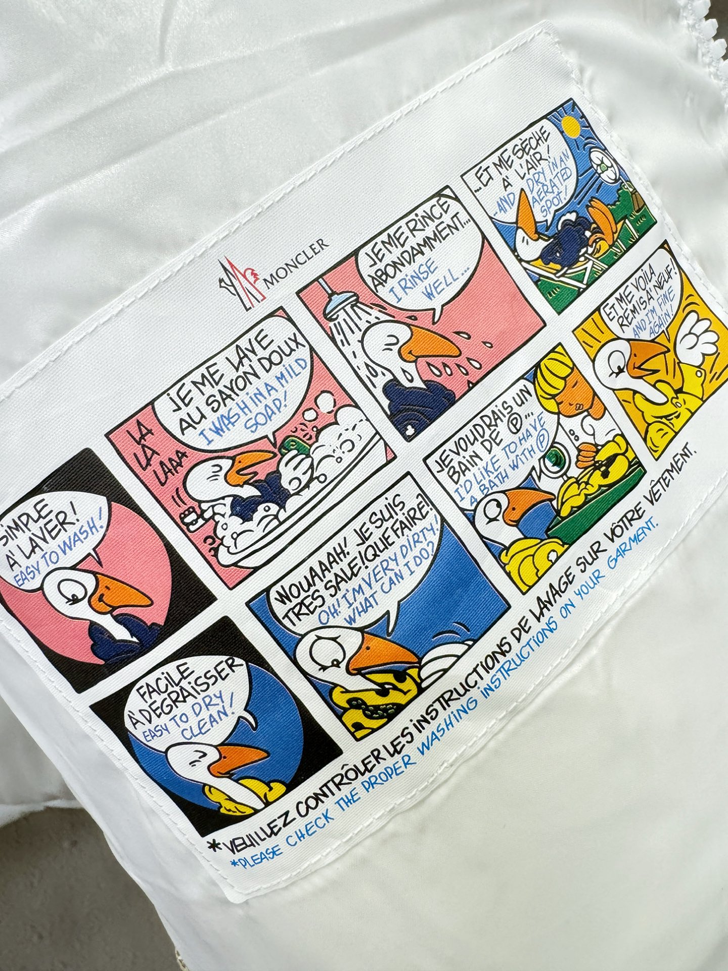 爆款羽绒服 2025新品 Moncler蒙口 新款羽绒服秀场新品，品相非常完美，专柜高科技防水面料，内里