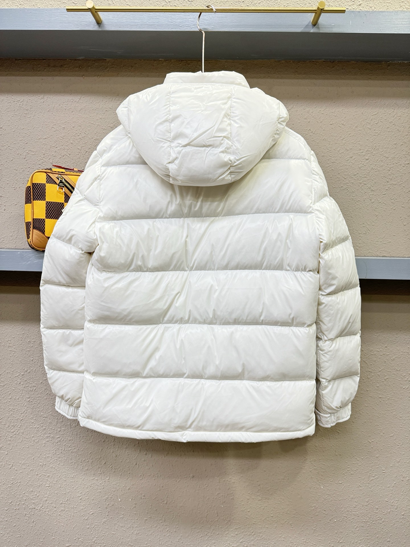 爆款羽绒服 2025新品 Moncler蒙口 新款羽绒服秀场新品，品相非常完美，专柜高科技防水面料，内里