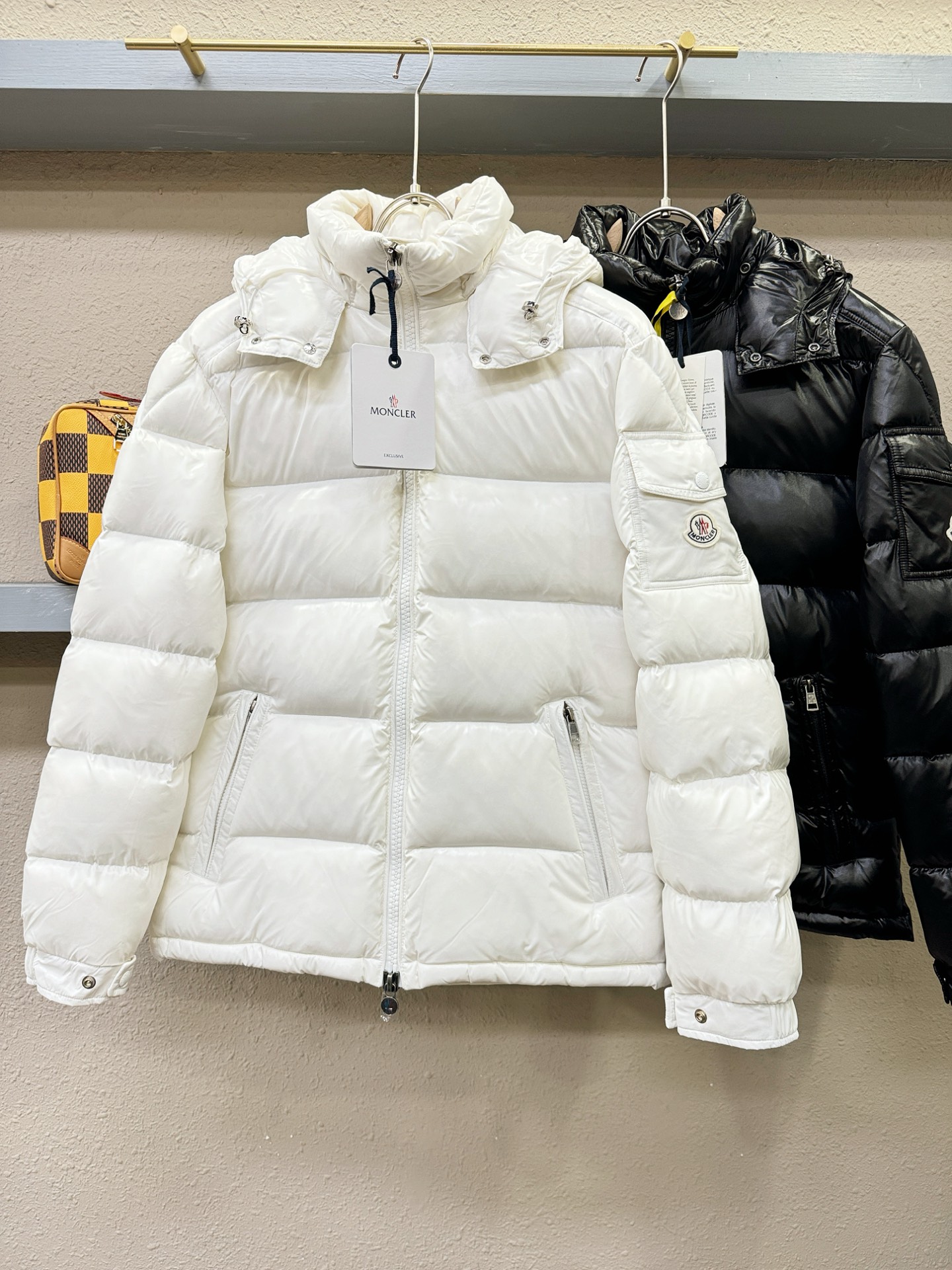 爆款羽绒服 2025新品 Moncler蒙口 新款羽绒服秀场新品，品相非常完美，专柜高科技防水面料，内里