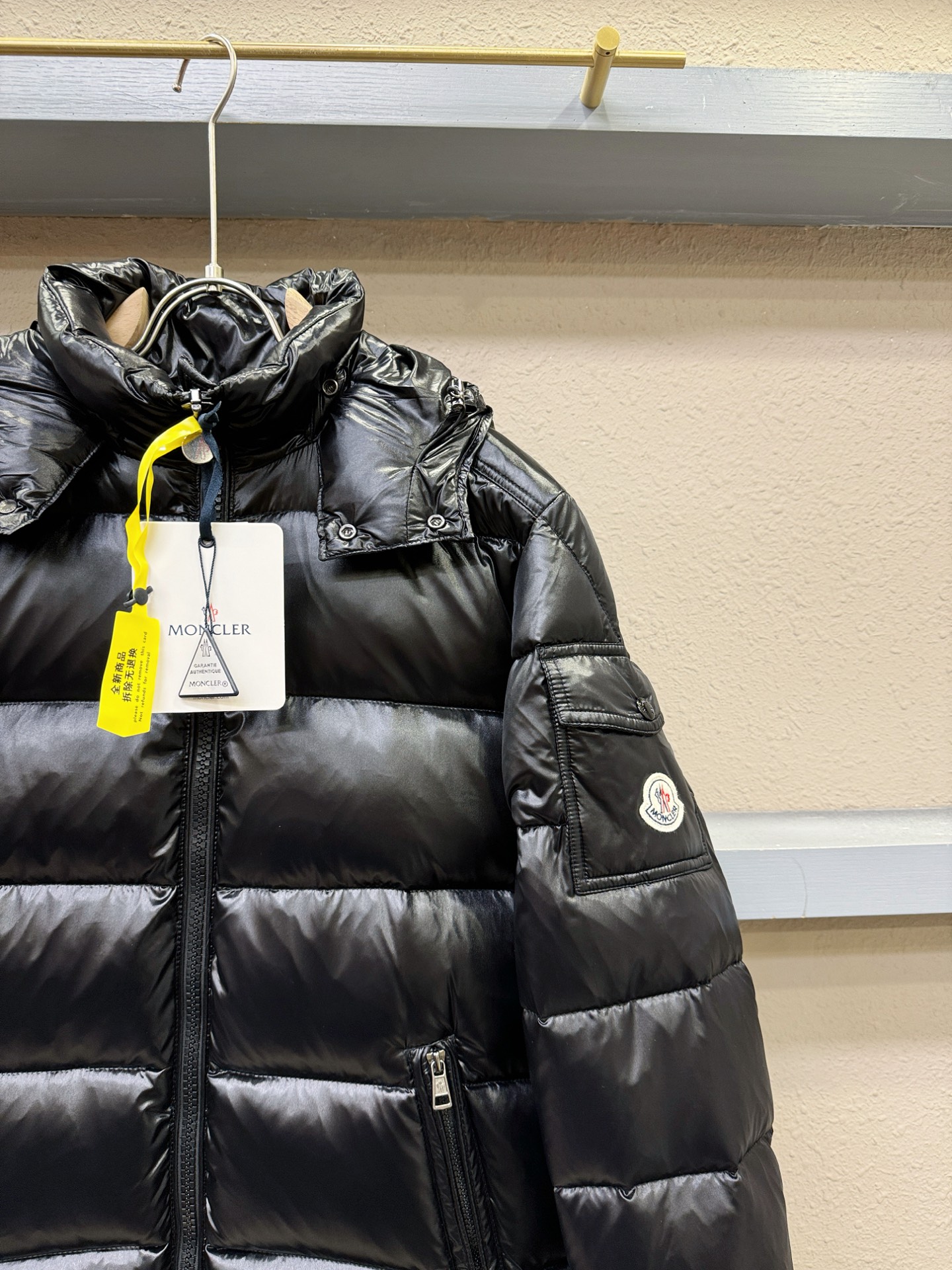 爆款羽绒服 2025新品 Moncler蒙口 新款羽绒服秀场新品，品相非常完美，专柜高科技防水面料，内里
