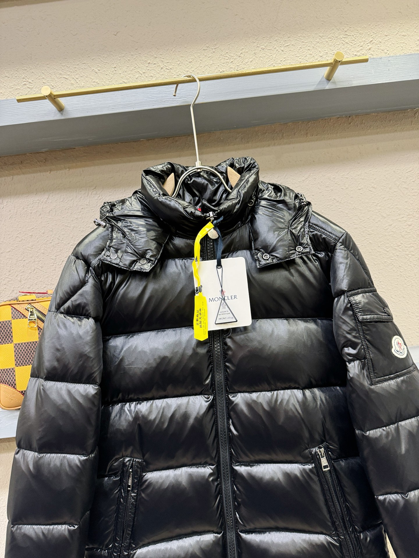 爆款羽绒服 2025新品 Moncler蒙口 新款羽绒服秀场新品，品相非常完美，专柜高科技防水面料，内里