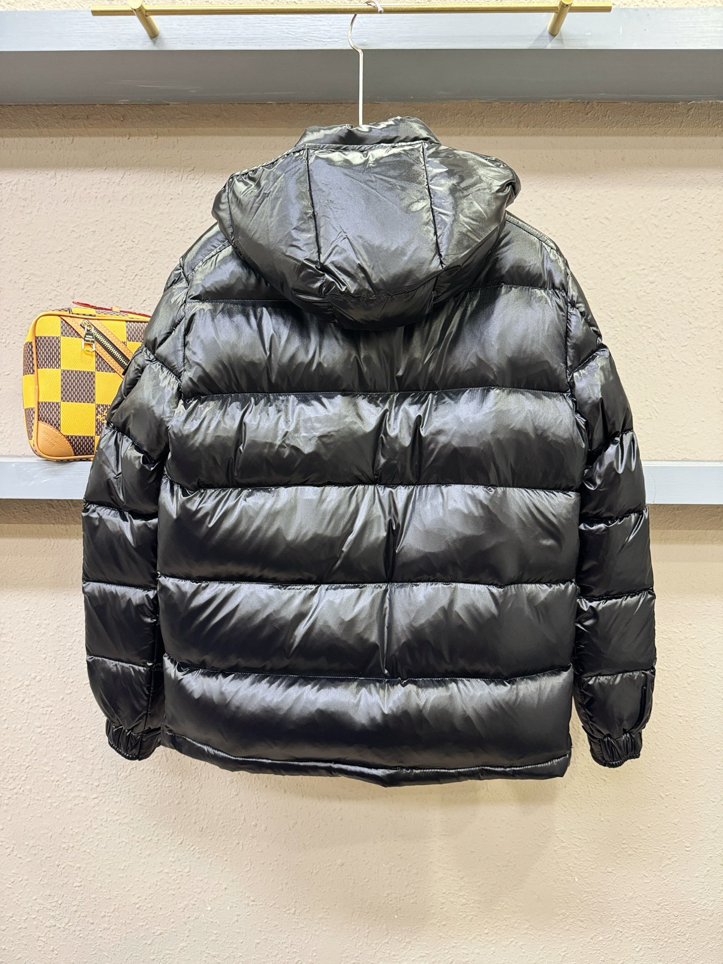 爆款羽绒服 2025新品 Moncler蒙口 新款羽绒服秀场新品，品相非常完美，专柜高科技防水面料，内里