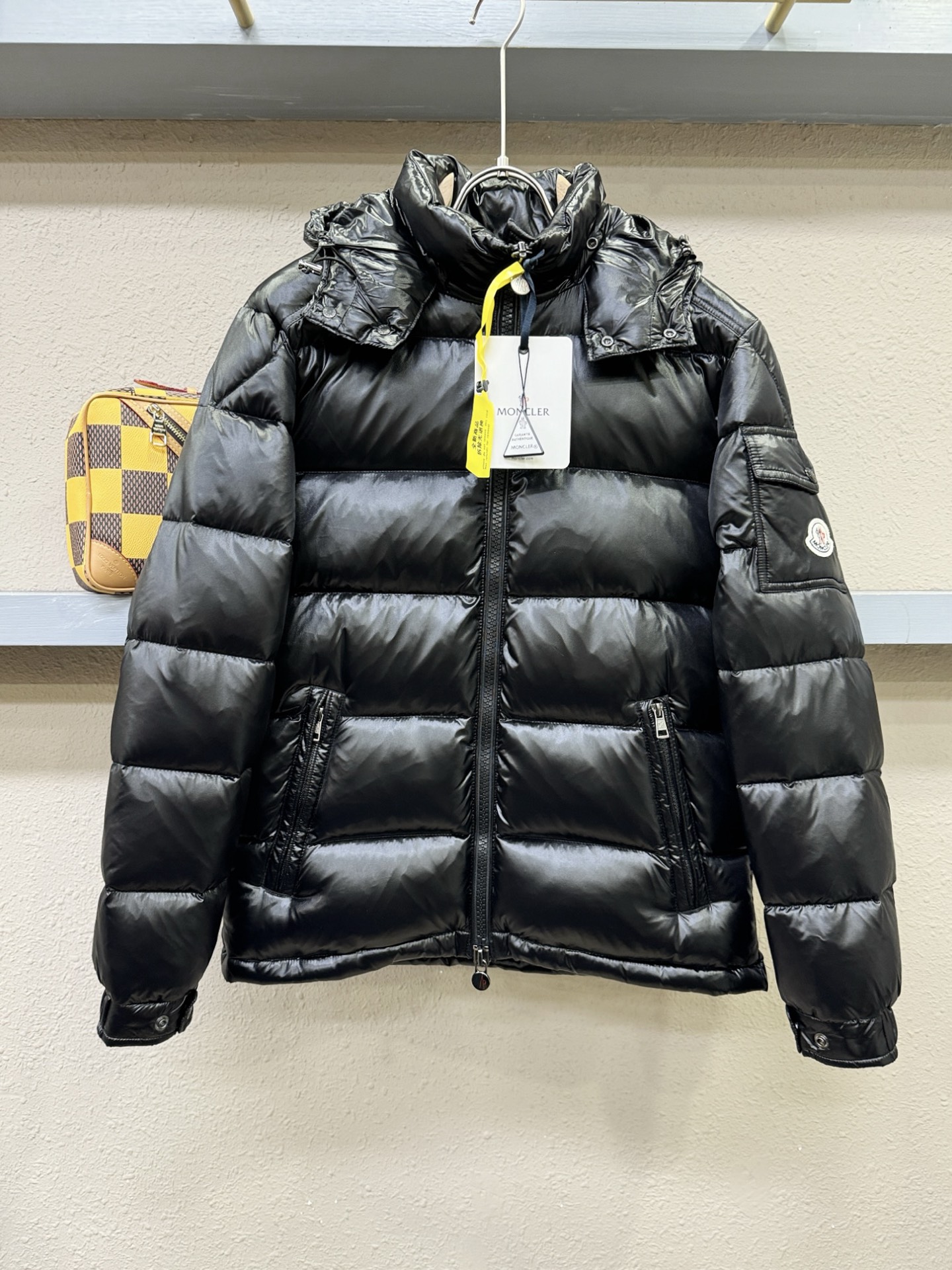 爆款羽绒服 2025新品 Moncler蒙口 新款羽绒服秀场新品，品相非常完美，专柜高科技防水面料，内里