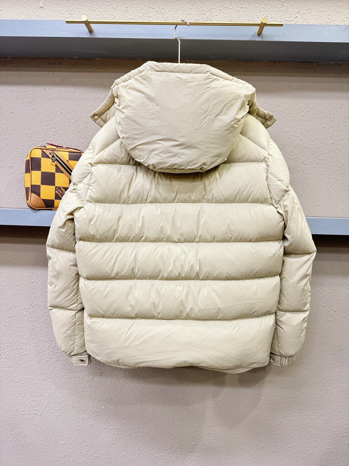 爆款羽绒服 2025新品 PRADA 普拉达 新款羽绒服秀场新品，品相非常完美，专柜高科技防水面料，内里