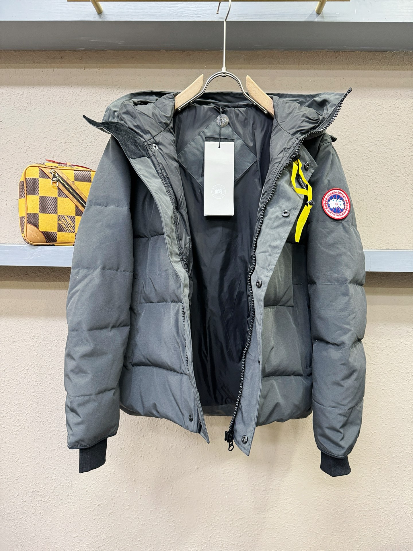 爆款羽绒服 2025新品 加拿大鹅 品牌Canada Goose 新款羽绒服秀场新品，品相非常完美，专柜