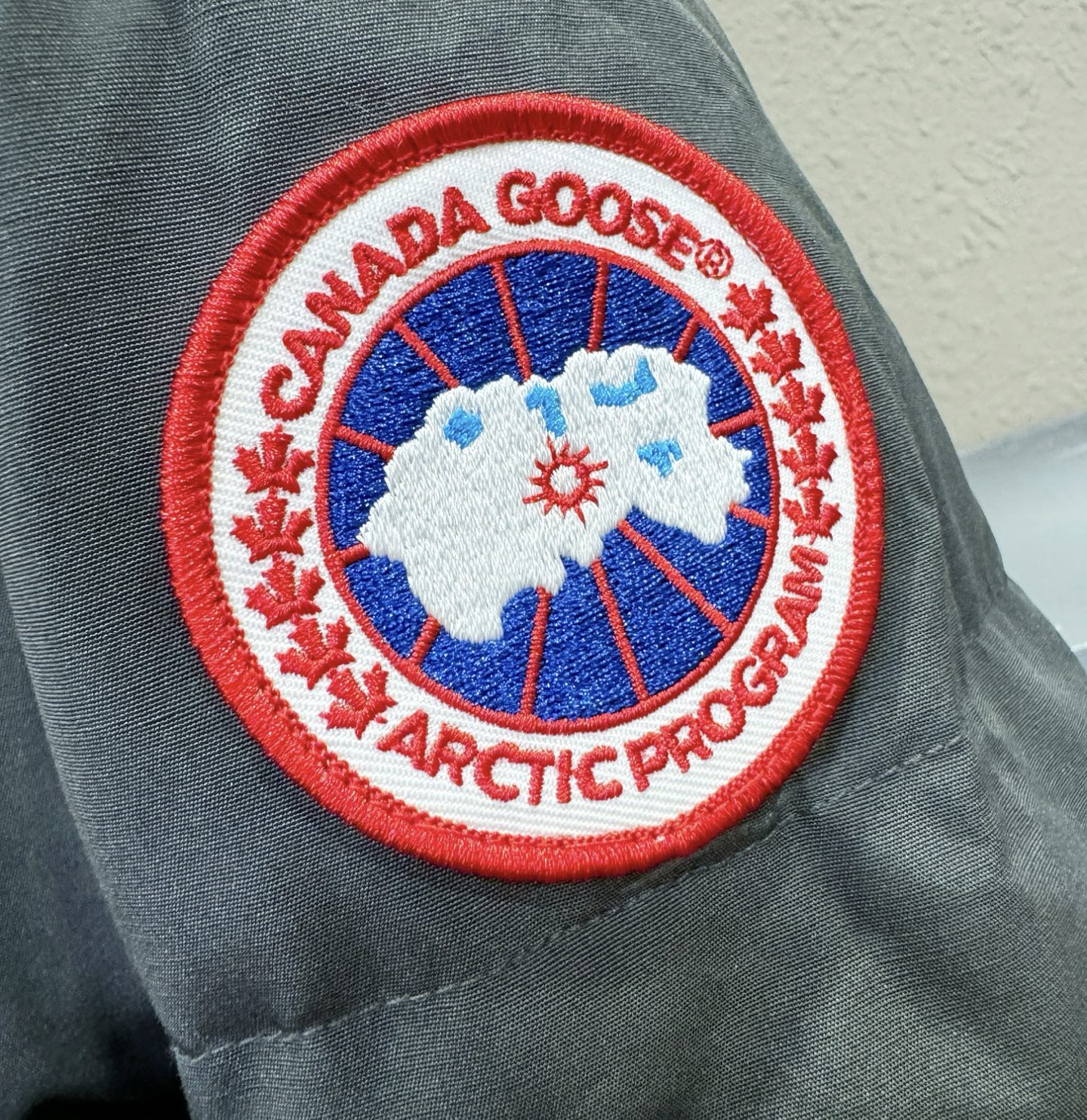 爆款羽绒服 2025新品 加拿大鹅 品牌Canada Goose 新款羽绒服秀场新品，品相非常完美，专柜