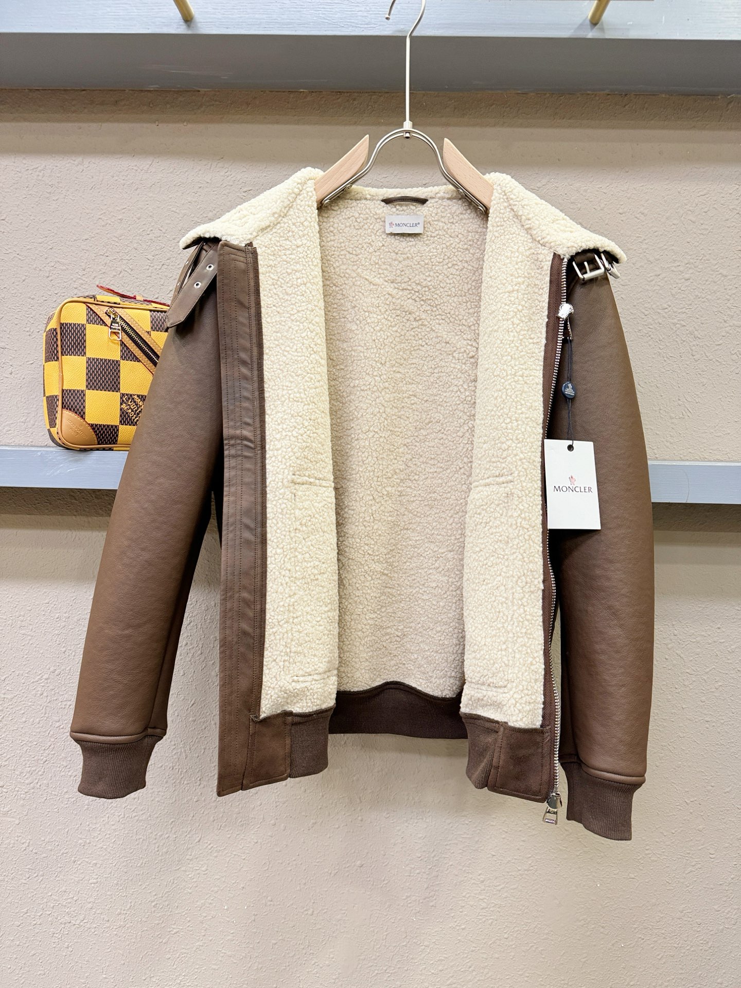 Moncler蒙口 新品皮毛一体，原生态人造皮面料；100%进口皮毛一体！采用进口人造皮！皮料品质相当高