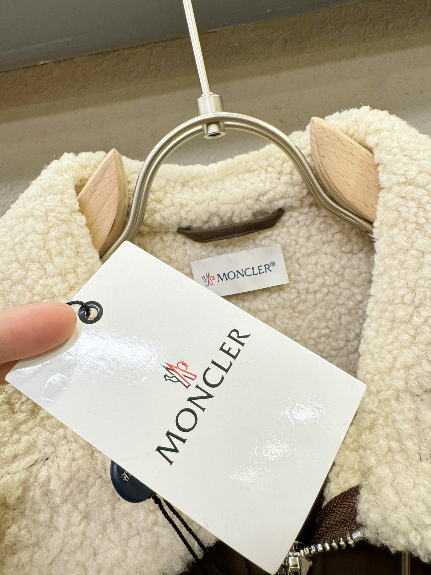Moncler蒙口 新品皮毛一体，原生态人造皮面料；100%进口皮毛一体！采用进口人造皮！皮料品质相当高