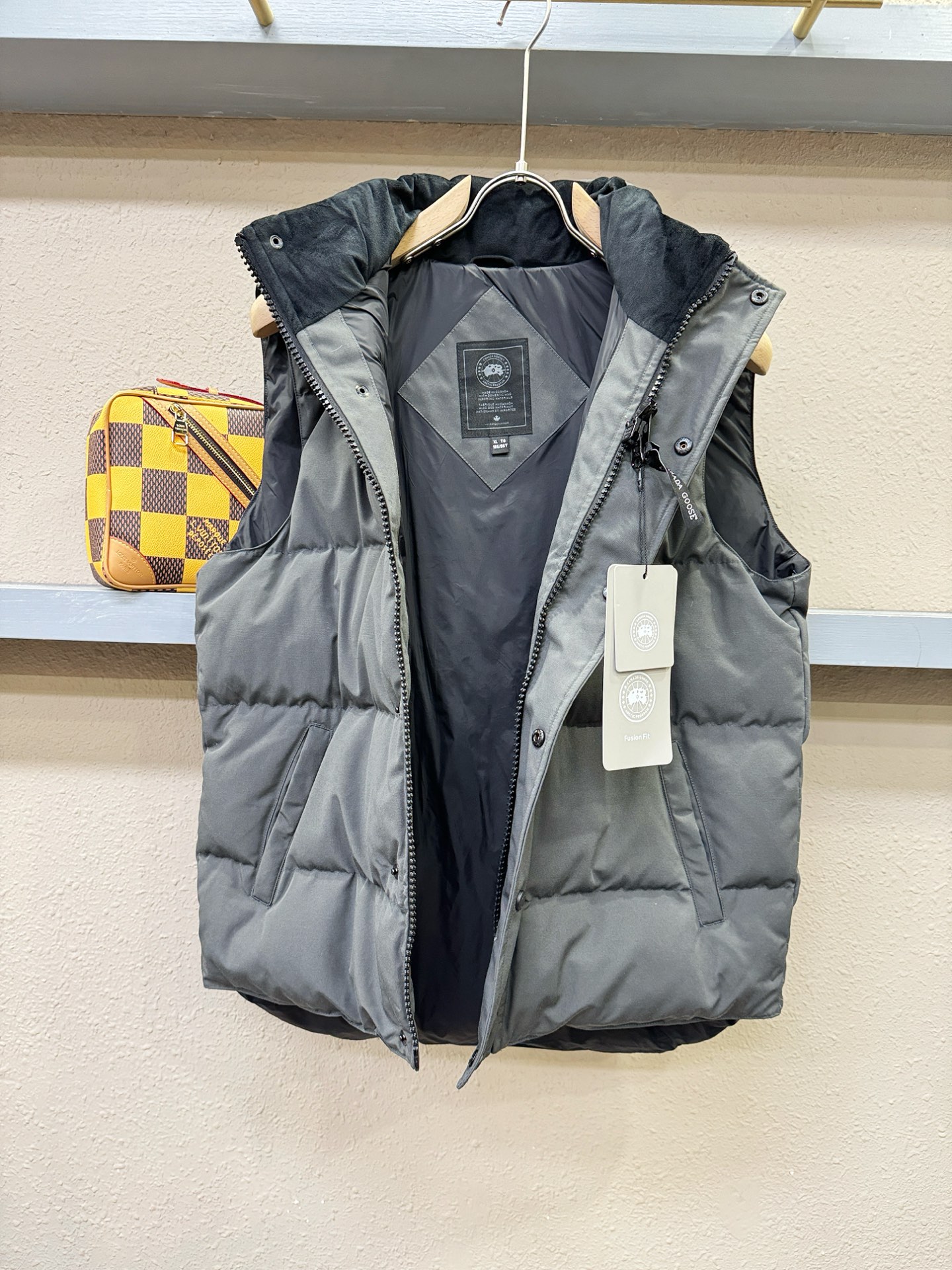 爆款羽绒服 2025新品 加拿大鹅 品牌Canada Goose 新款羽绒马甲 秀场新品，品相非常完美，