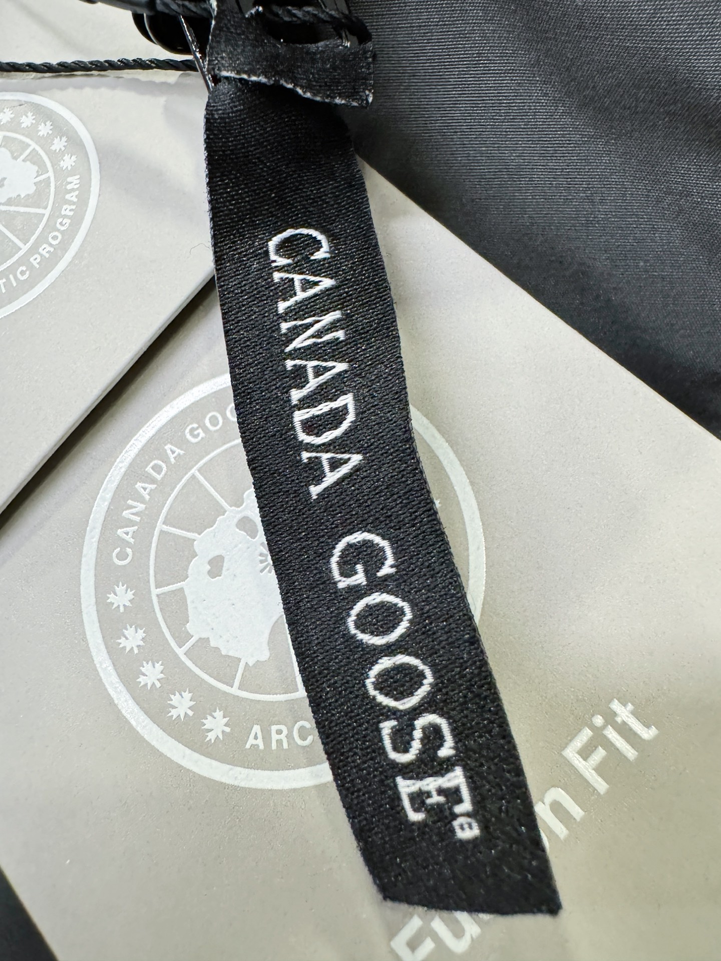 爆款羽绒服 2025新品 加拿大鹅 品牌Canada Goose 新款羽绒马甲 秀场新品，品相非常完美，