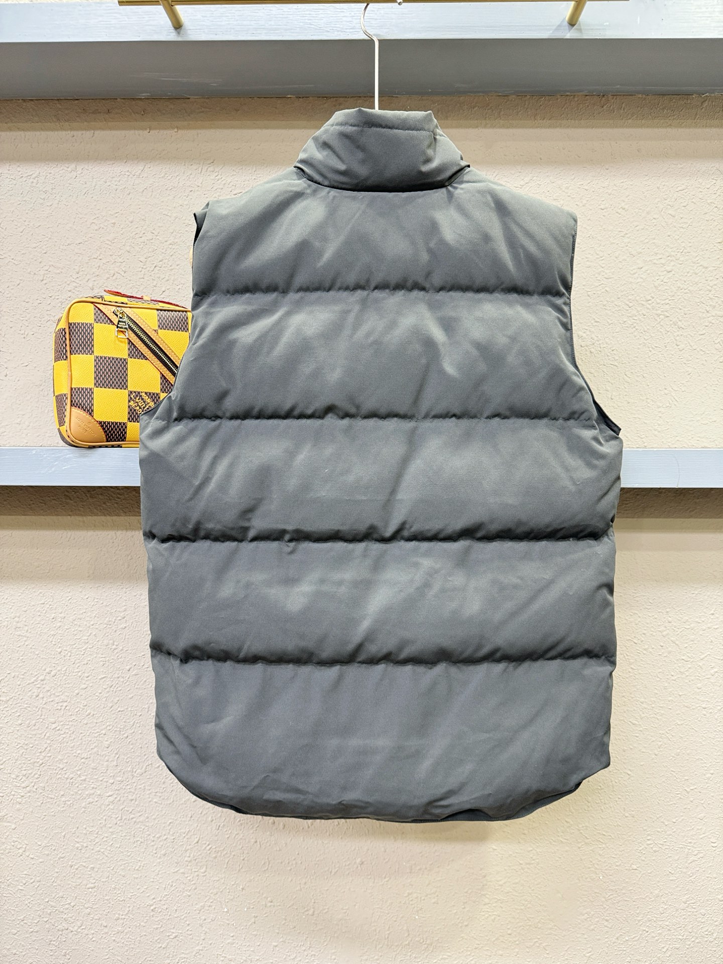 爆款羽绒服 2025新品 加拿大鹅 品牌Canada Goose 新款羽绒马甲 秀场新品，品相非常完美，