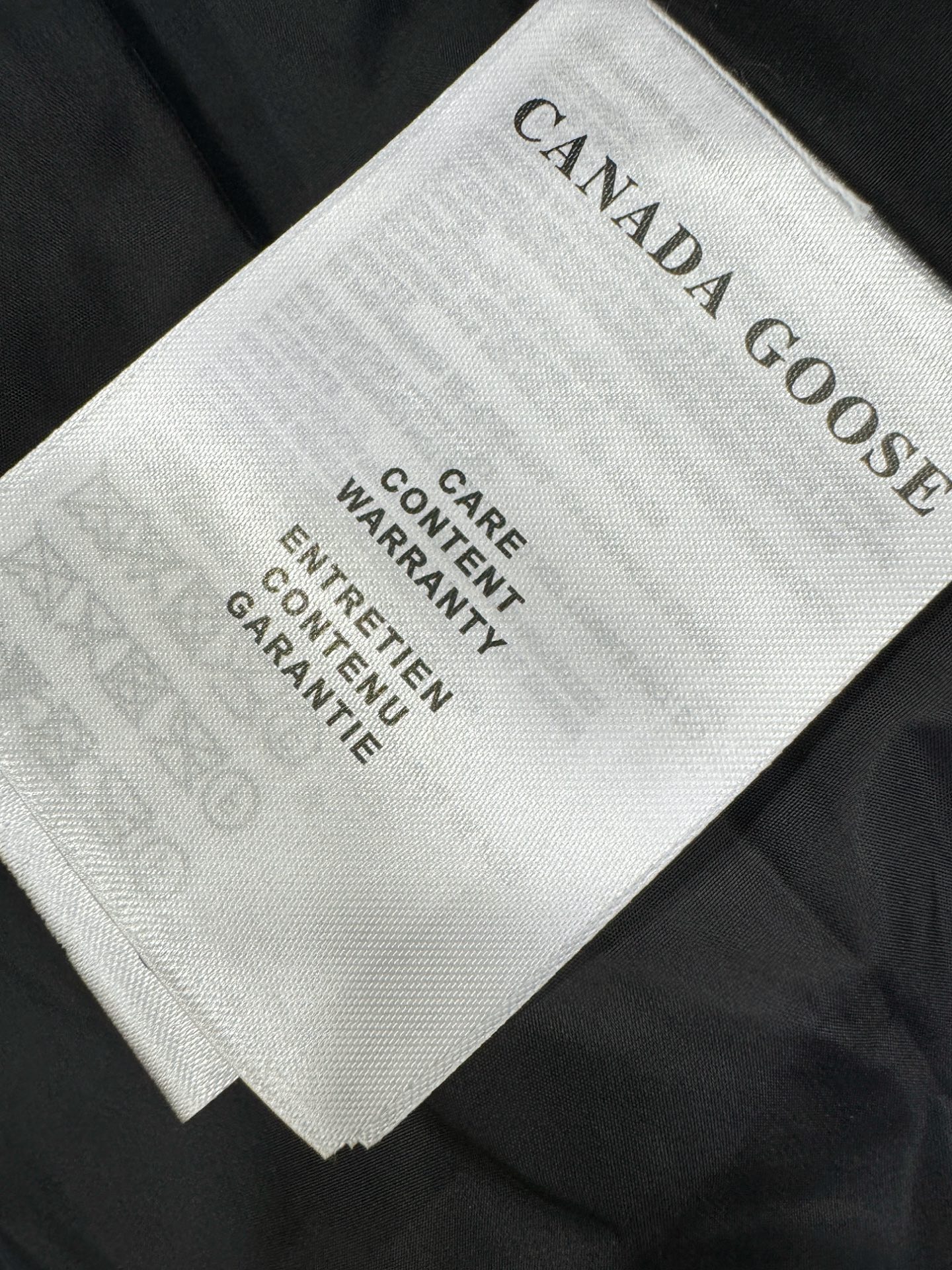 爆款羽绒服 2025新品 加拿大鹅 品牌Canada Goose 新款羽绒马甲 秀场新品，品相非常完美，