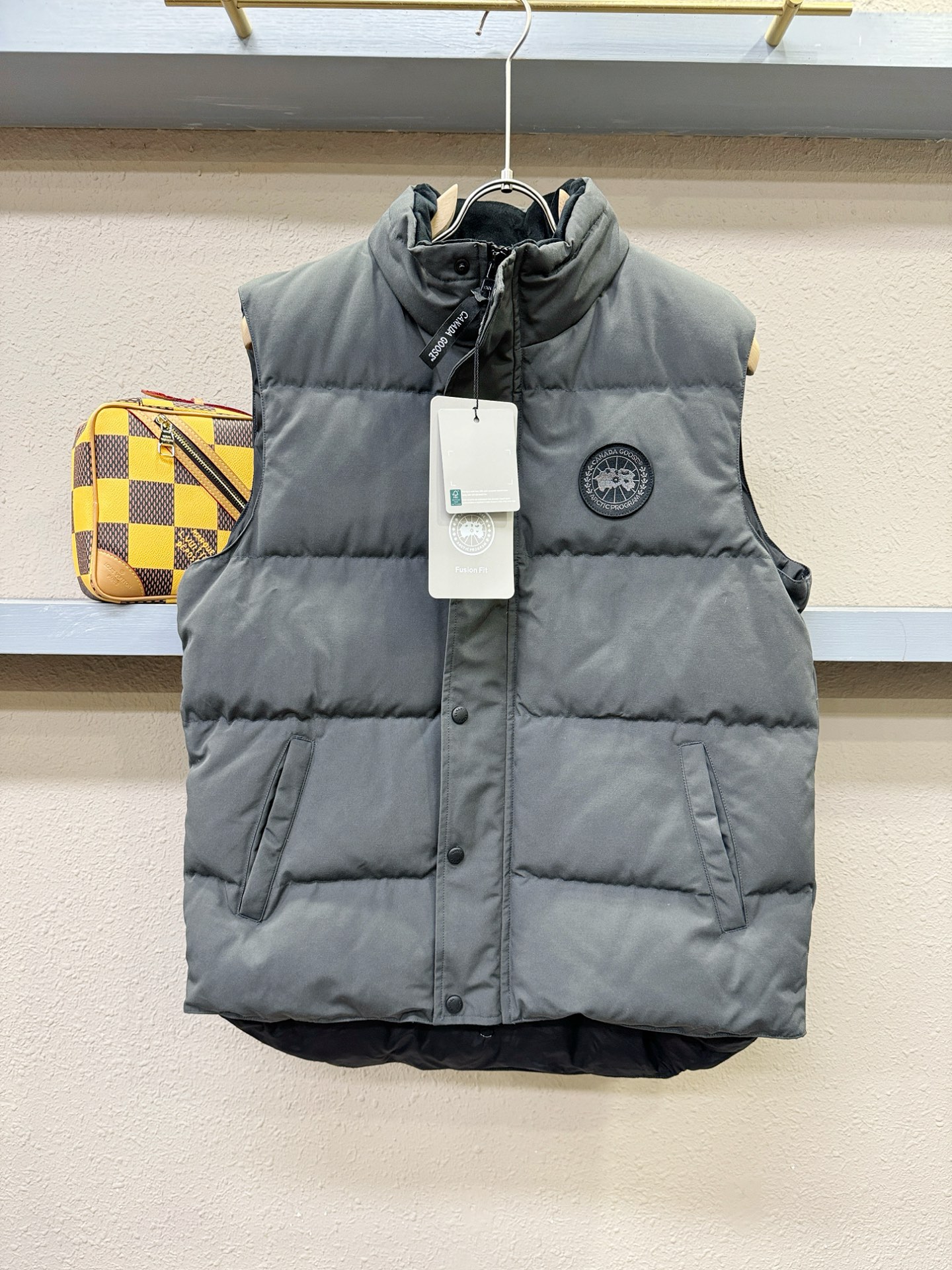 爆款羽绒服 2025新品 加拿大鹅 品牌Canada Goose 新款羽绒马甲 秀场新品，品相非常完美，