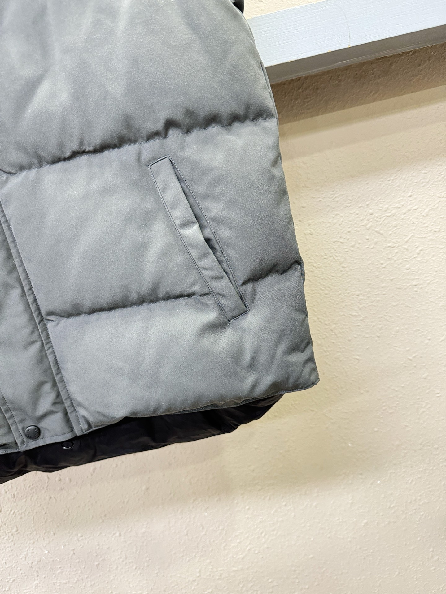 爆款羽绒服 2025新品 加拿大鹅 品牌Canada Goose 新款羽绒马甲 秀场新品，品相非常完美，