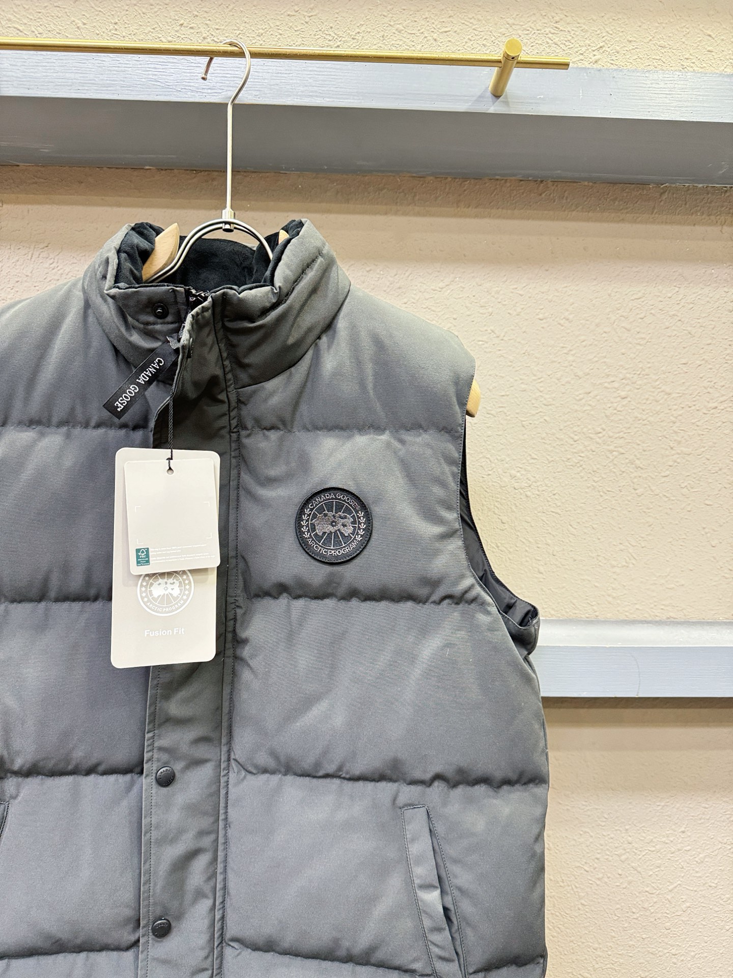 爆款羽绒服 2025新品 加拿大鹅 品牌Canada Goose 新款羽绒马甲 秀场新品，品相非常完美，