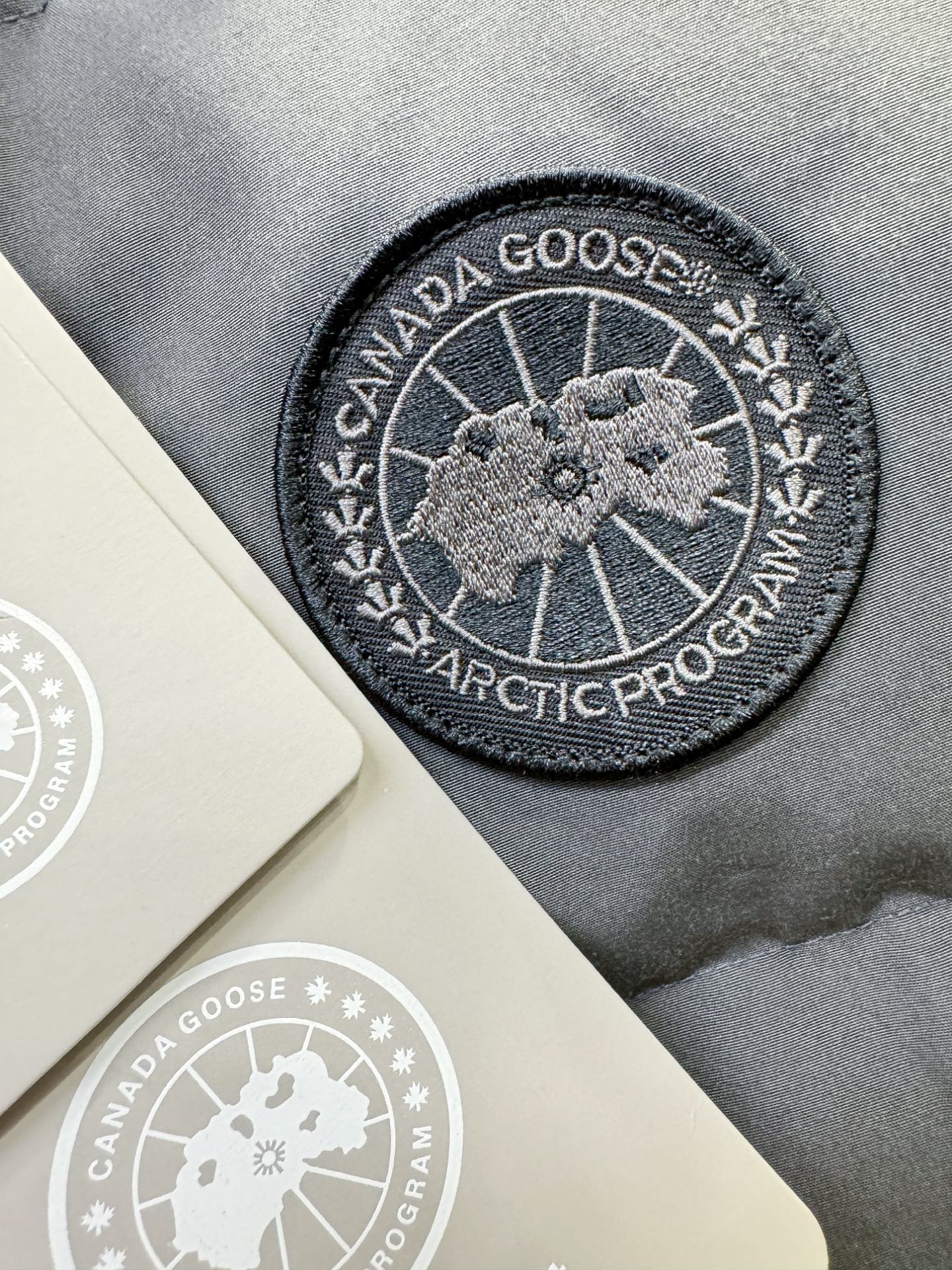 爆款羽绒服 2025新品 加拿大鹅 品牌Canada Goose 新款羽绒马甲 秀场新品，品相非常完美，