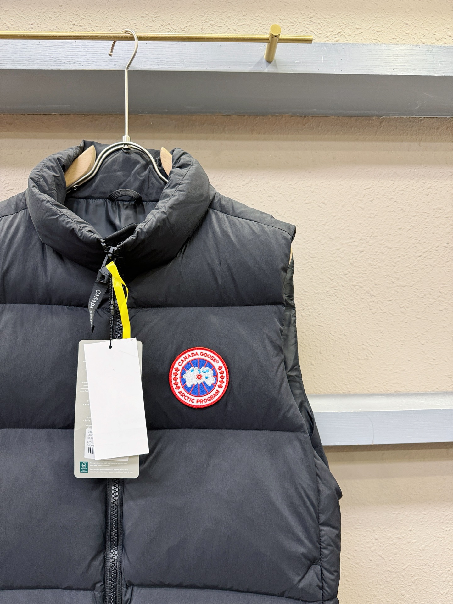 爆款羽绒服 2025新品 加拿大鹅 品牌Canada Goose 新款羽绒马甲 秀场新品，品相非常完美，