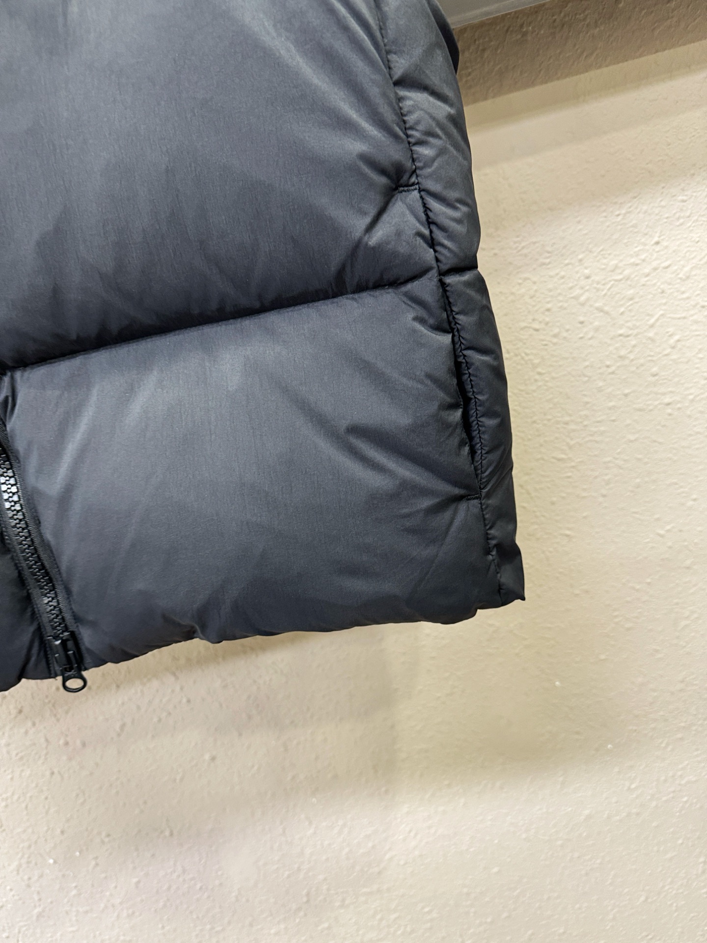 爆款羽绒服 2025新品 加拿大鹅 品牌Canada Goose 新款羽绒马甲 秀场新品，品相非常完美，