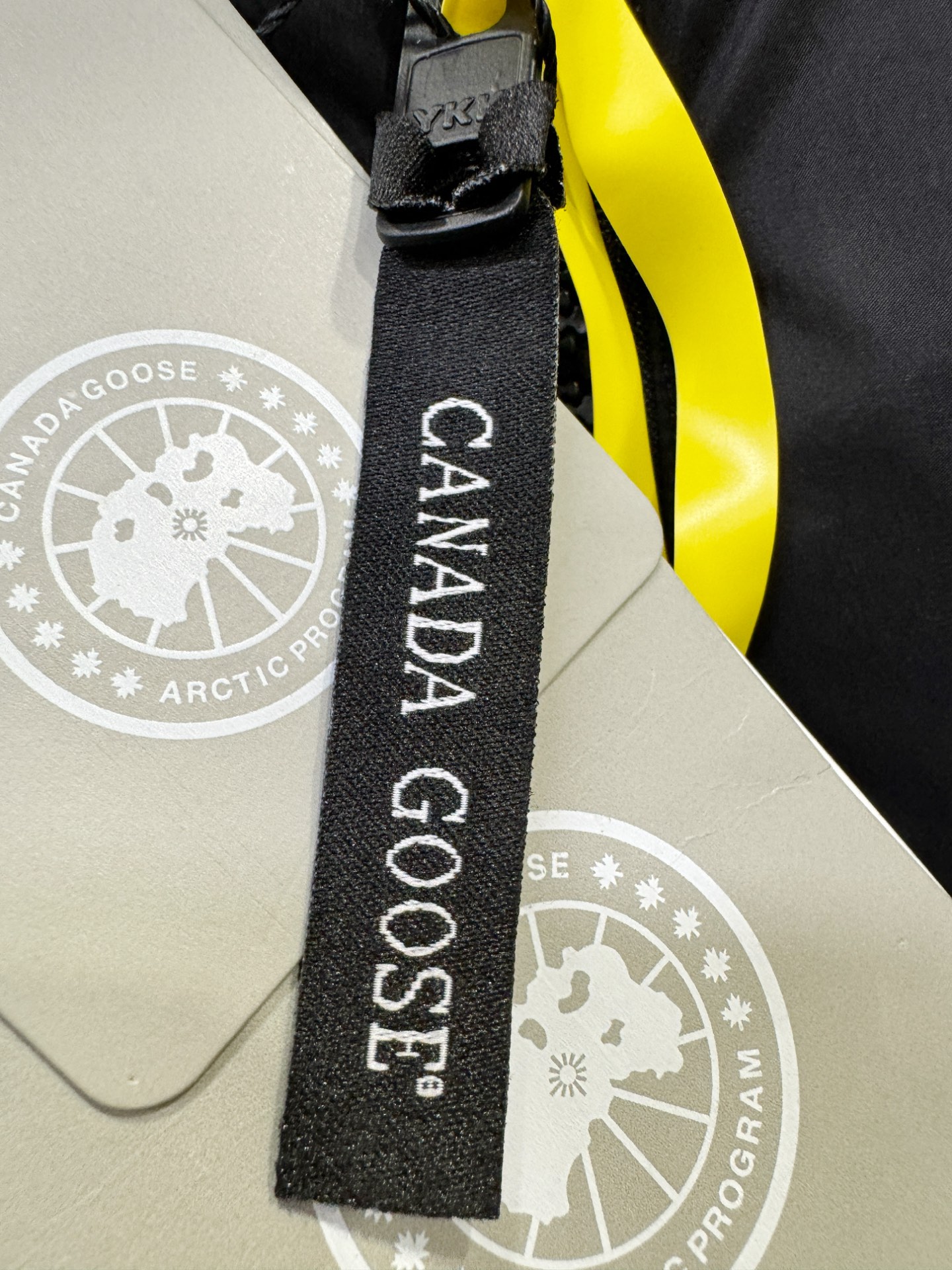 爆款羽绒服 2025新品 加拿大鹅 品牌Canada Goose 新款羽绒马甲 秀场新品，品相非常完美，