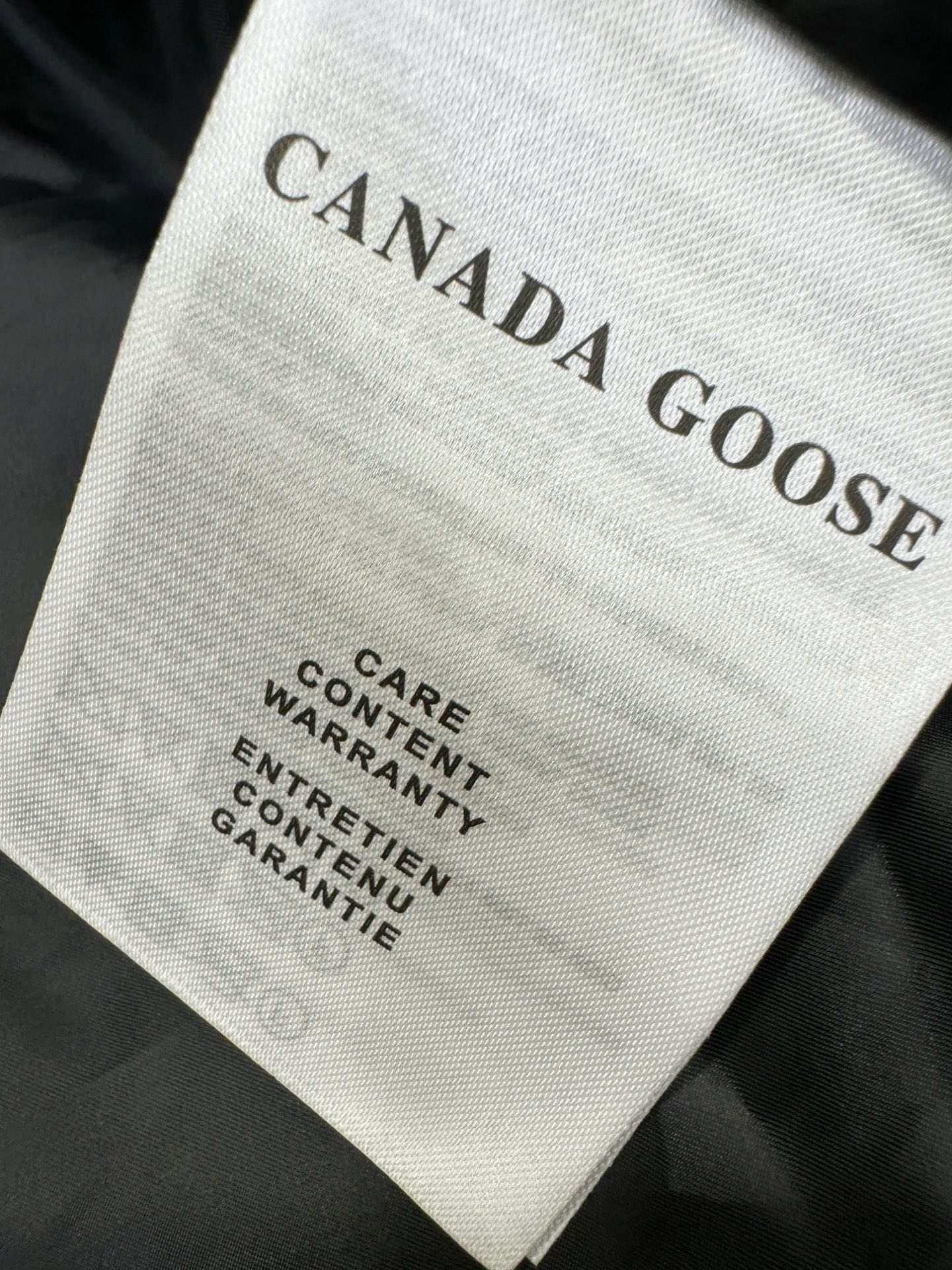 爆款羽绒服 2025新品 加拿大鹅 品牌Canada Goose 新款羽绒马甲 秀场新品，品相非常完美，