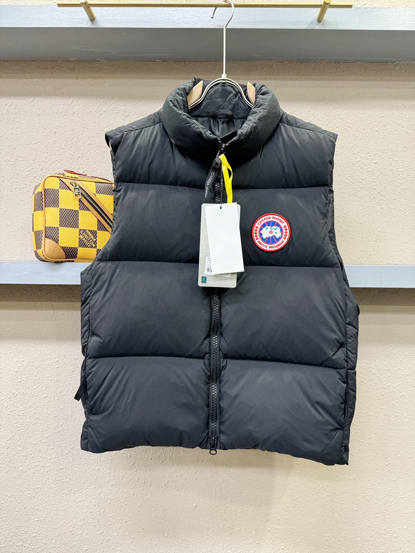 爆款羽绒服 2025新品 加拿大鹅 品牌Canada Goose 新款羽绒马甲 秀场新品，品相非常完美，