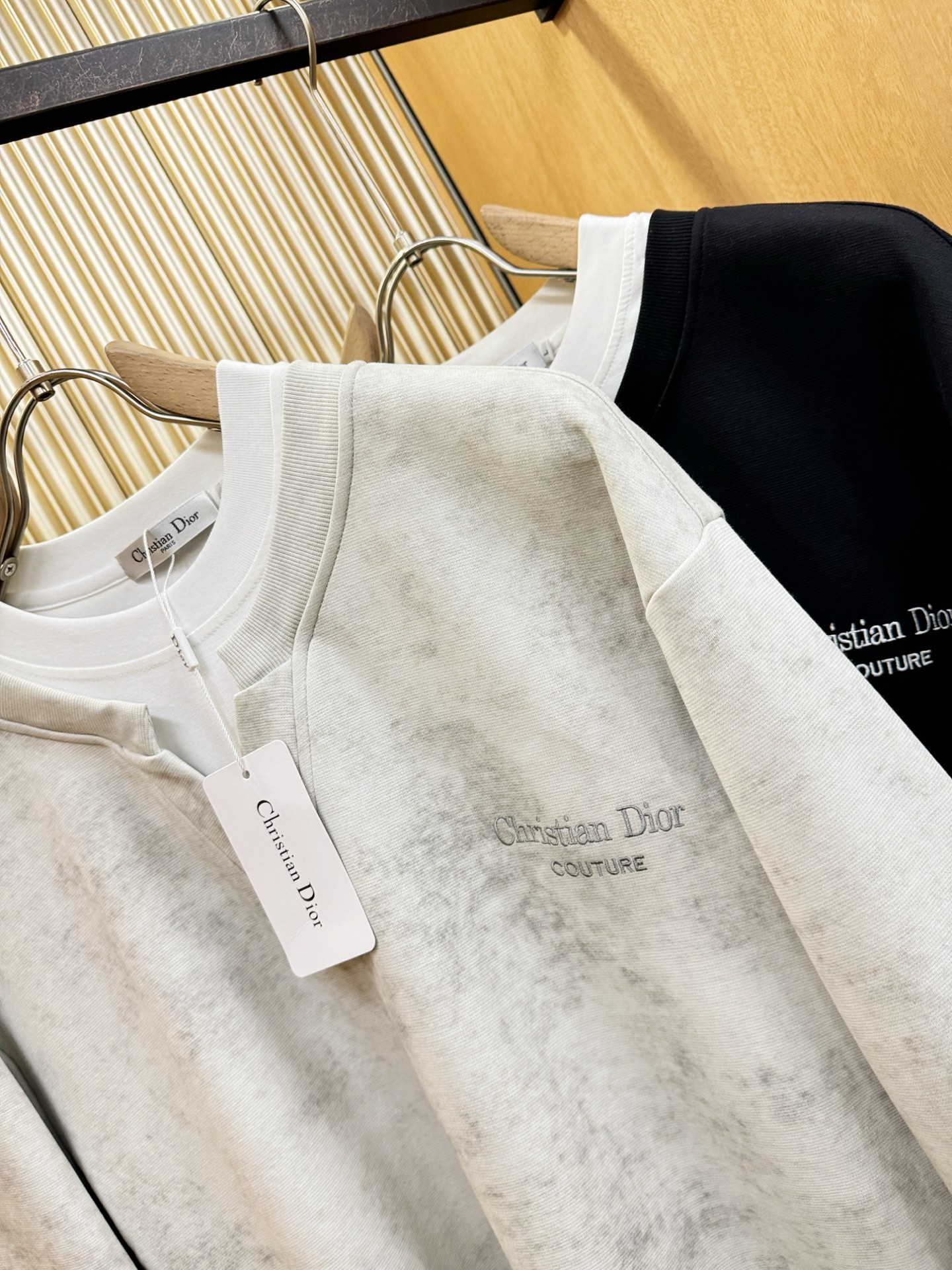 Dior迪奥 2025ss秋冬新品 长袖上衣，经典Logo设计，百搭款 官网同步发售 定制面料，柔软细腻