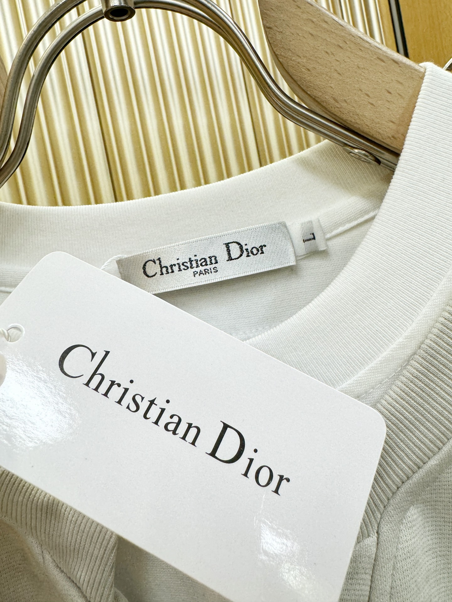 Dior迪奥 2025ss秋冬新品 长袖上衣，经典Logo设计，百搭款 官网同步发售 定制面料，柔软细腻