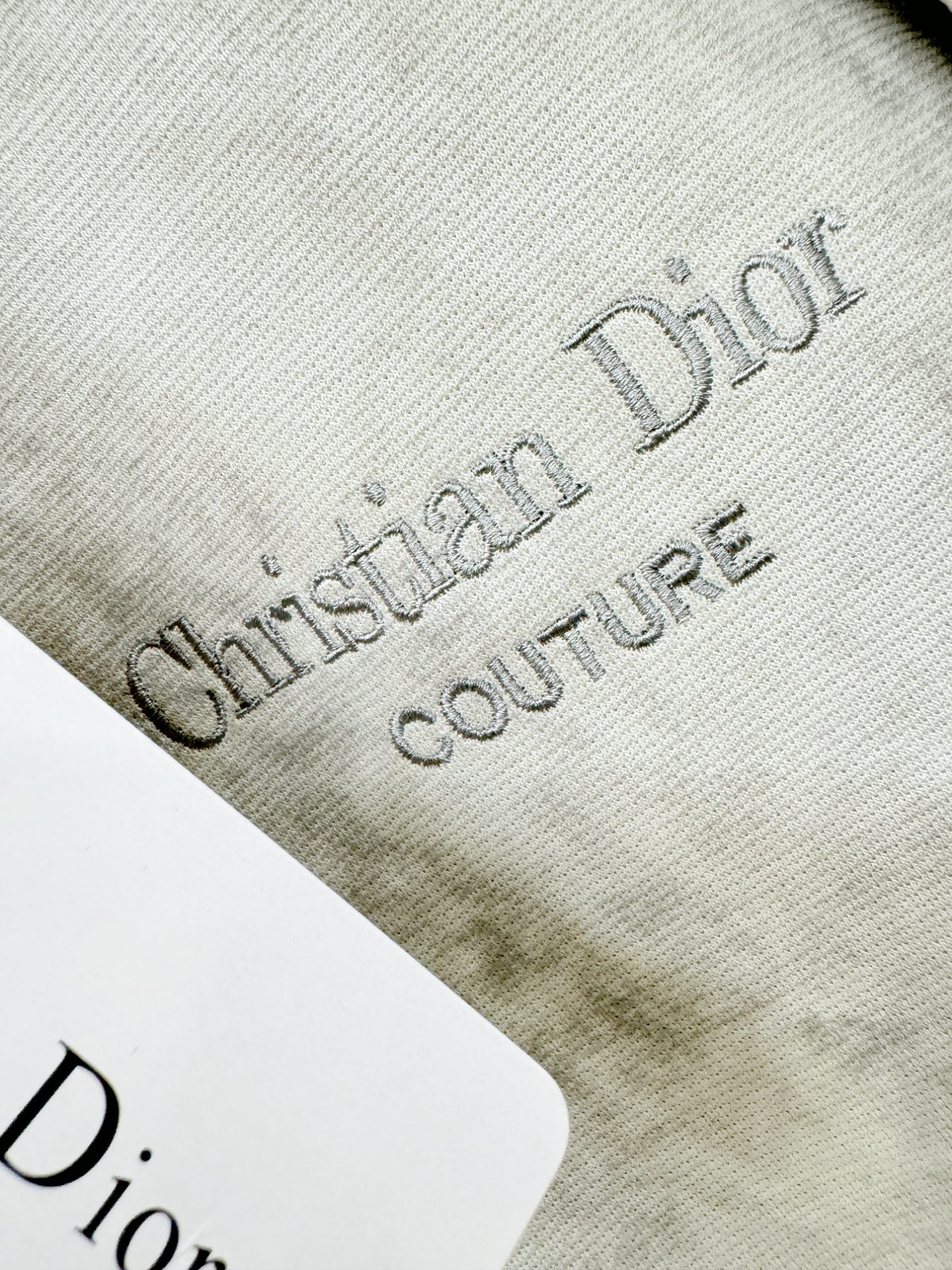 Dior迪奥 2025ss秋冬新品 长袖上衣，经典Logo设计，百搭款 官网同步发售 定制面料，柔软细腻