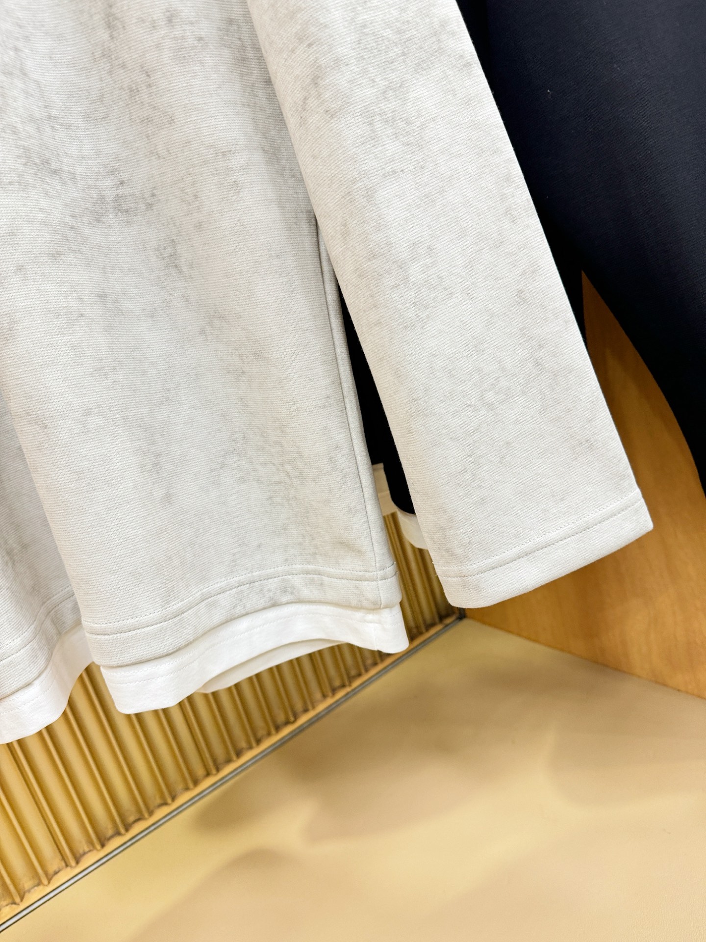 Dior迪奥 2025ss秋冬新品 长袖上衣，经典Logo设计，百搭款 官网同步发售 定制面料，柔软细腻