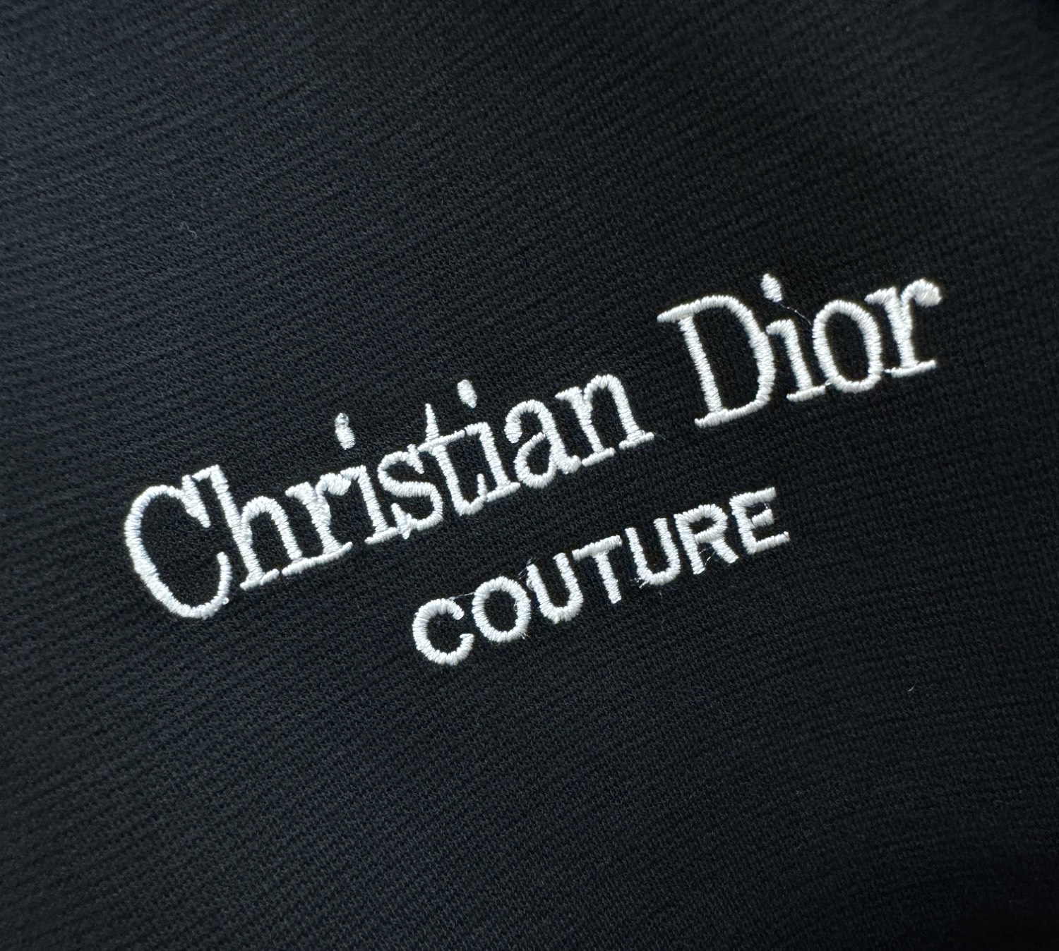 Dior迪奥 2025ss秋冬新品 长袖上衣，经典Logo设计，百搭款 官网同步发售 定制面料，柔软细腻