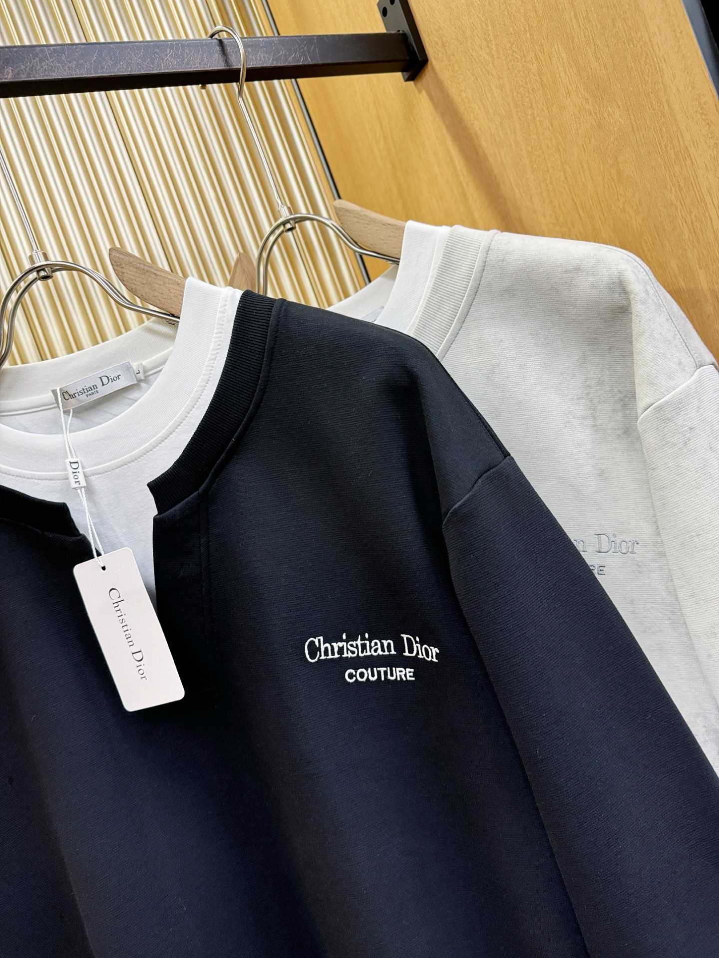 Dior迪奥 2025ss秋冬新品 长袖上衣，经典Logo设计，百搭款 官网同步发售 定制面料，柔软细腻