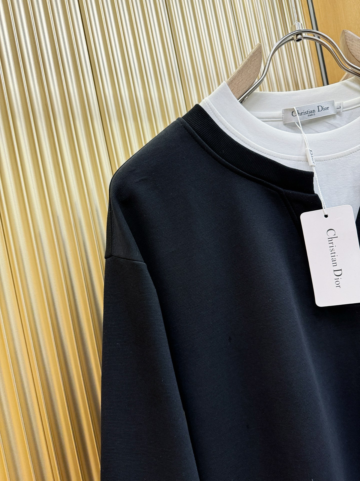 Dior迪奥 2025ss秋冬新品 长袖上衣，经典Logo设计，百搭款 官网同步发售 定制面料，柔软细腻