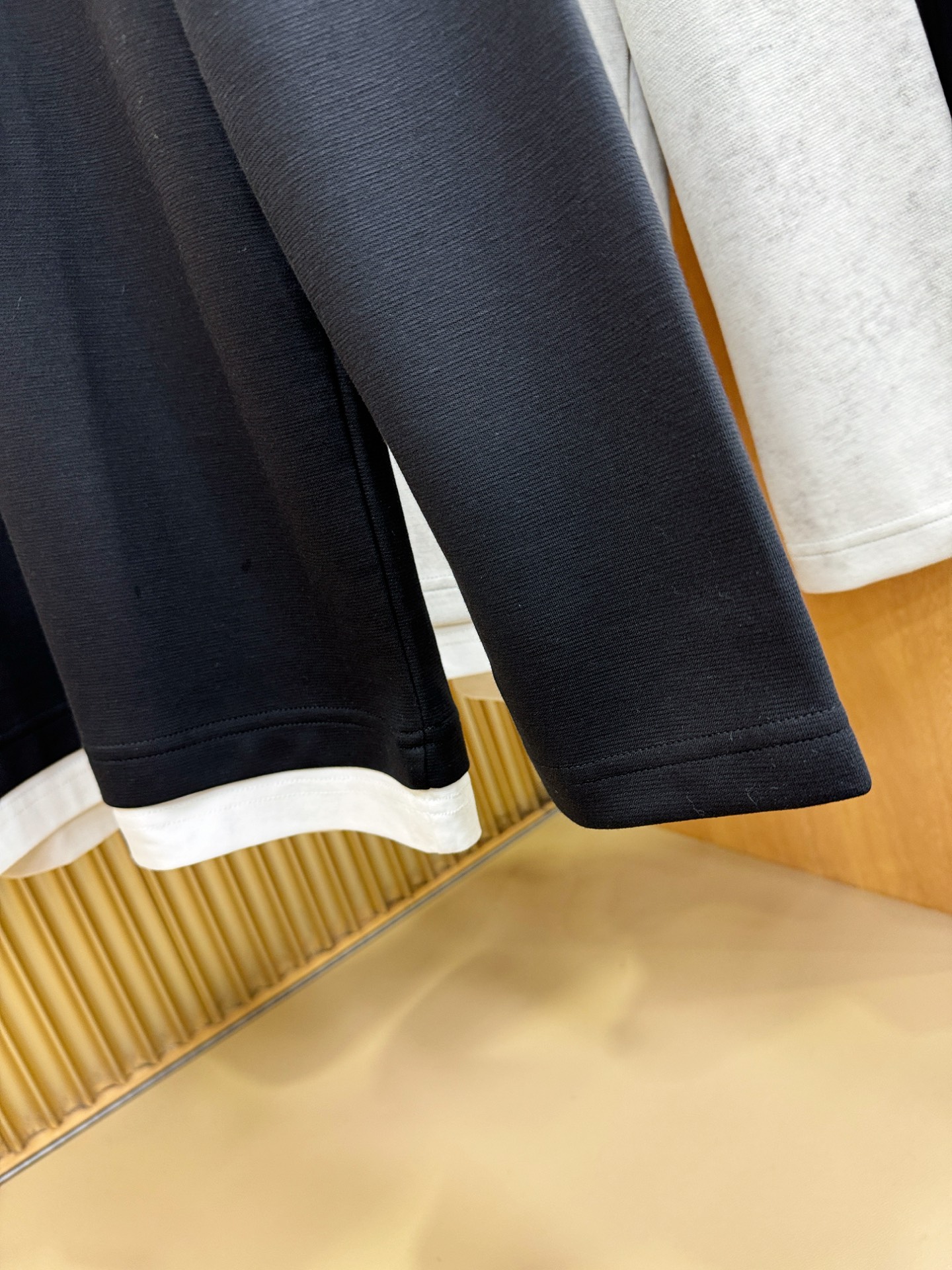 Dior迪奥 2025ss秋冬新品 长袖上衣，经典Logo设计，百搭款 官网同步发售 定制面料，柔软细腻