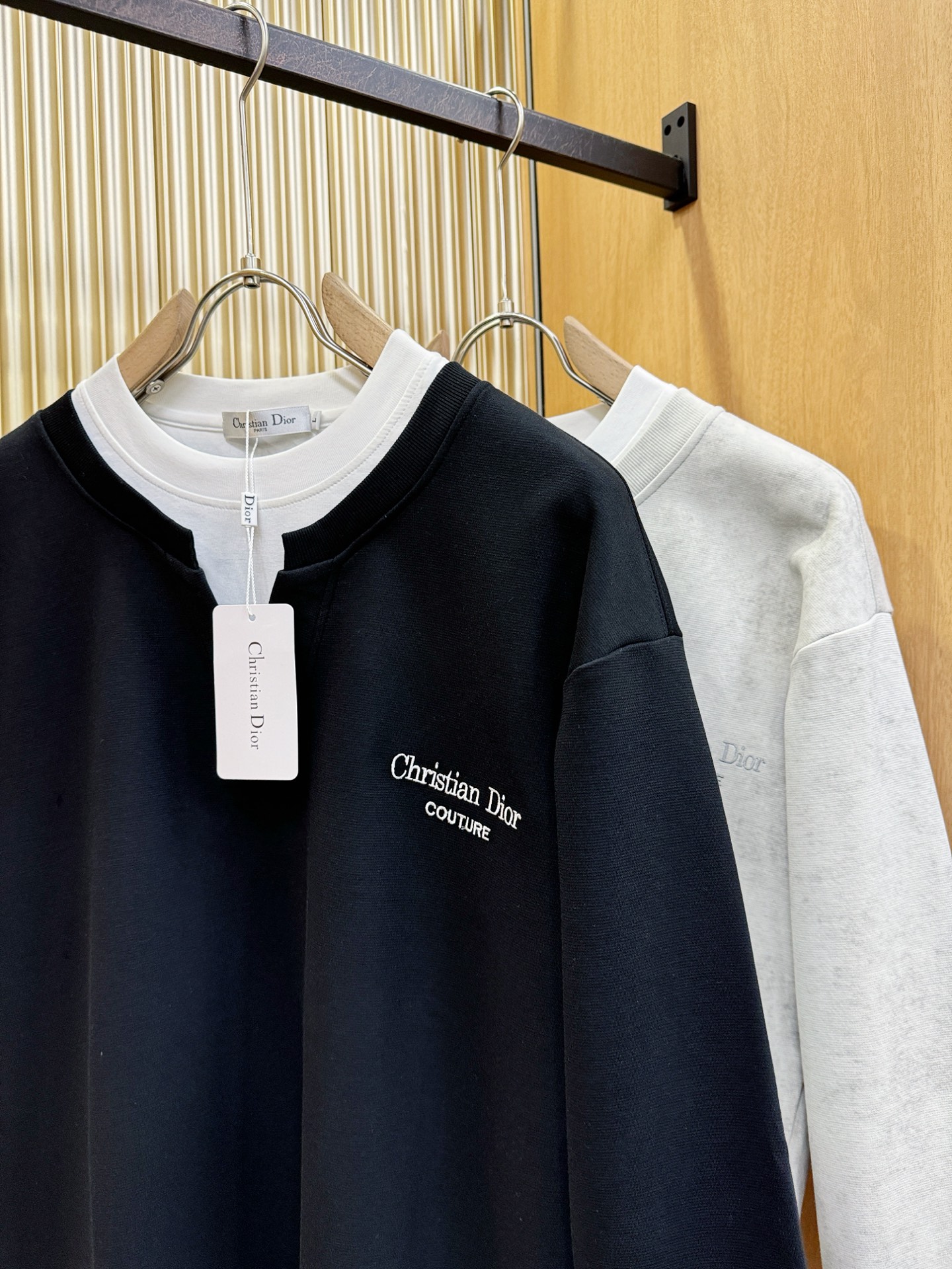 Dior迪奥 2025ss秋冬新品 长袖上衣，经典Logo设计，百搭款 官网同步发售 定制面料，柔软细腻