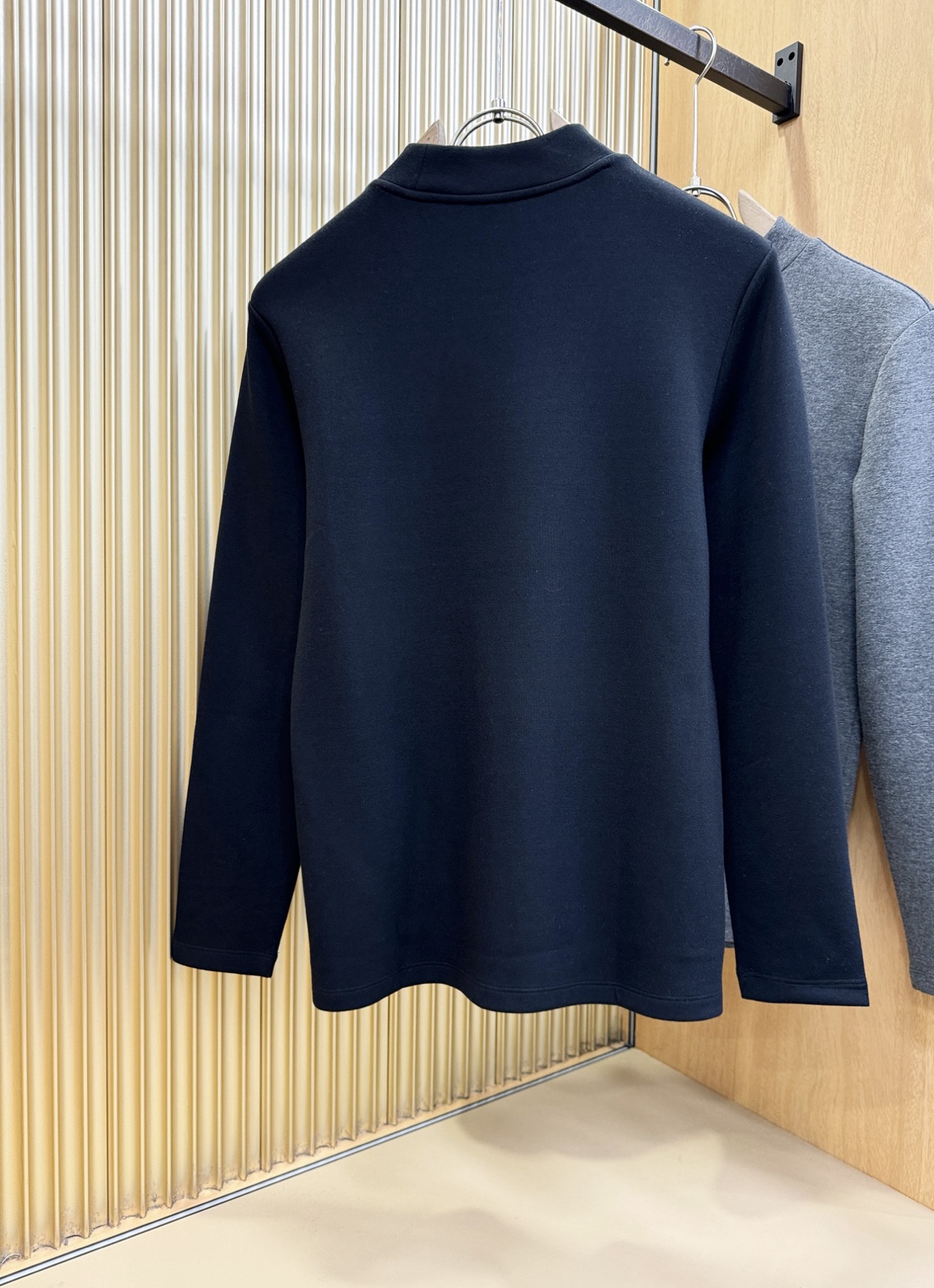 LV 2025ss秋冬新品 长袖T恤，经典Logo设计，百搭款 官网同步发售 定制面料，柔软细腻 舒适透