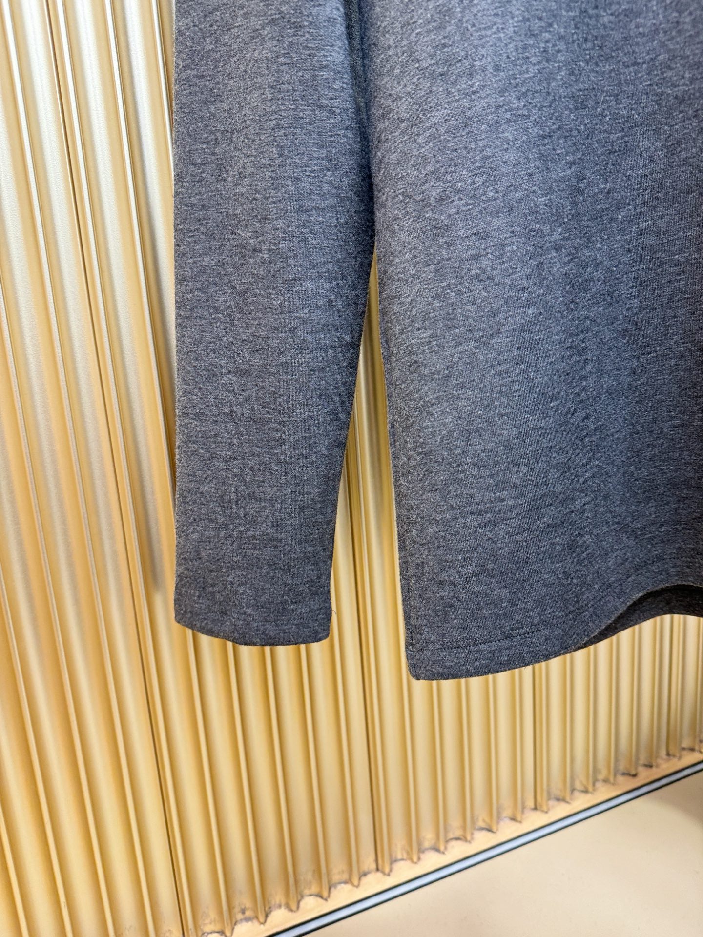 LV 2025ss秋冬新品 长袖T恤，经典Logo设计，百搭款 官网同步发售 定制面料，柔软细腻 舒适透