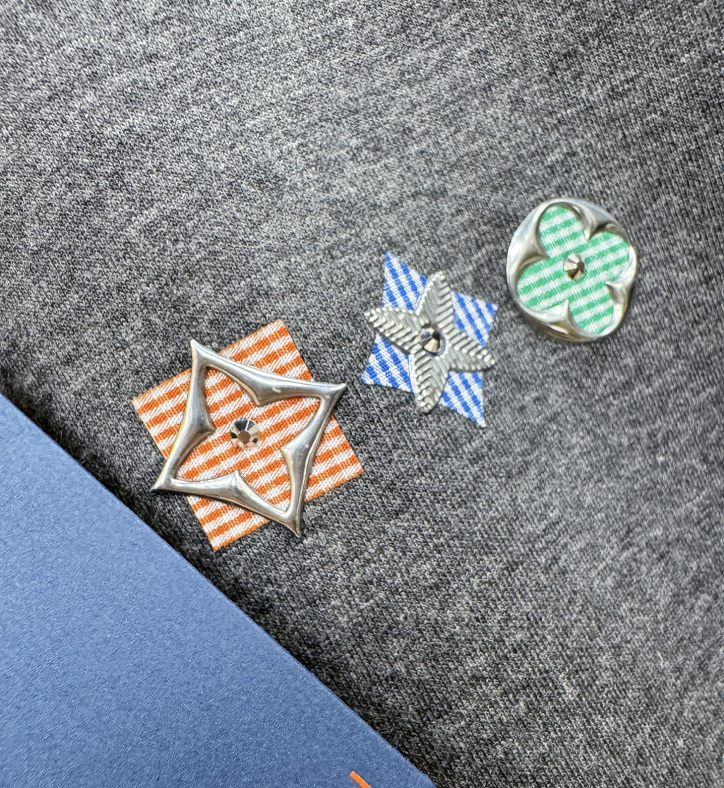 LV 2025ss秋冬新品 长袖T恤，经典Logo设计，百搭款 官网同步发售 定制面料，柔软细腻 舒适透