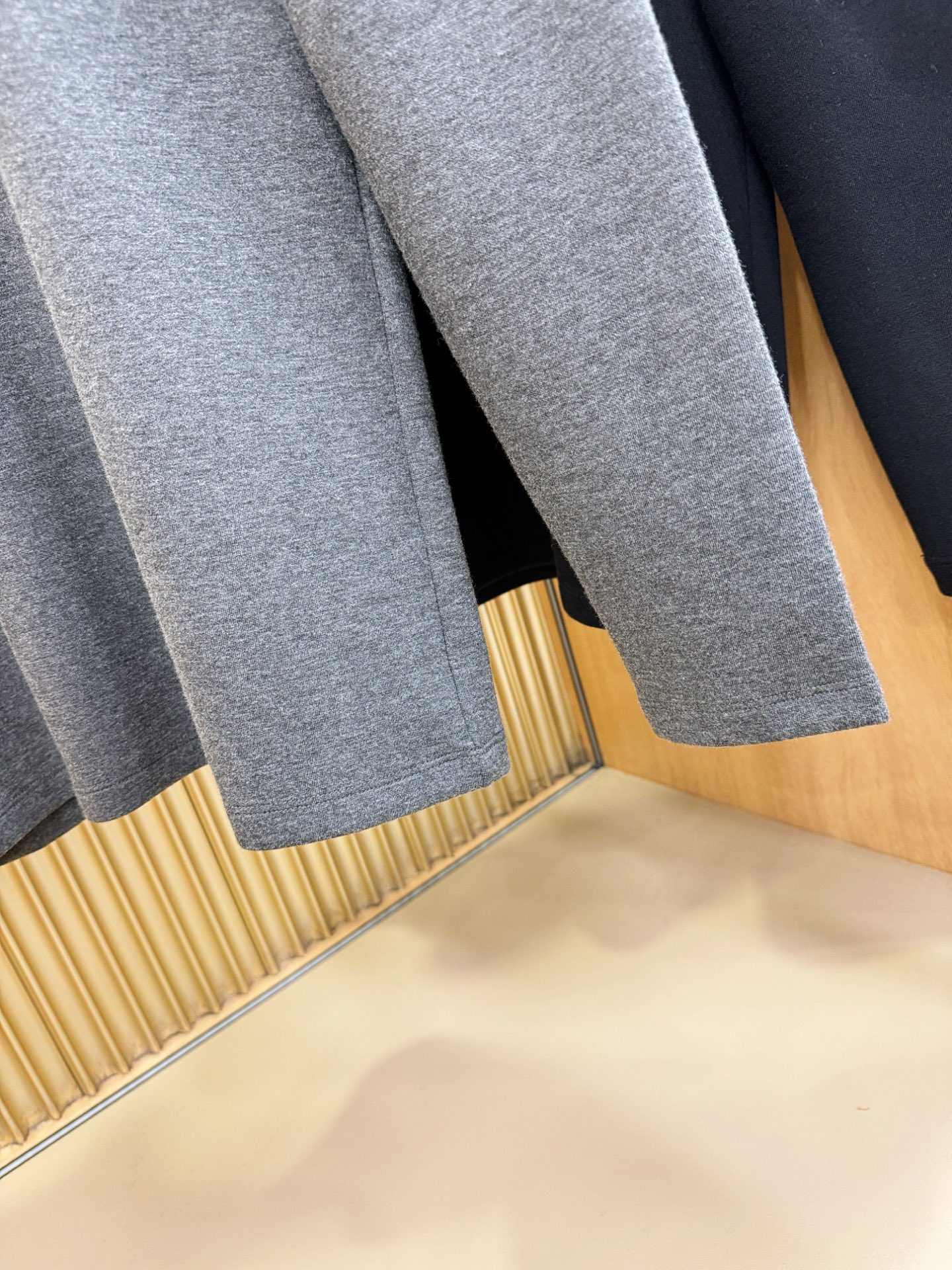 LV 2025ss秋冬新品 长袖T恤，经典Logo设计，百搭款 官网同步发售 定制面料，柔软细腻 舒适透