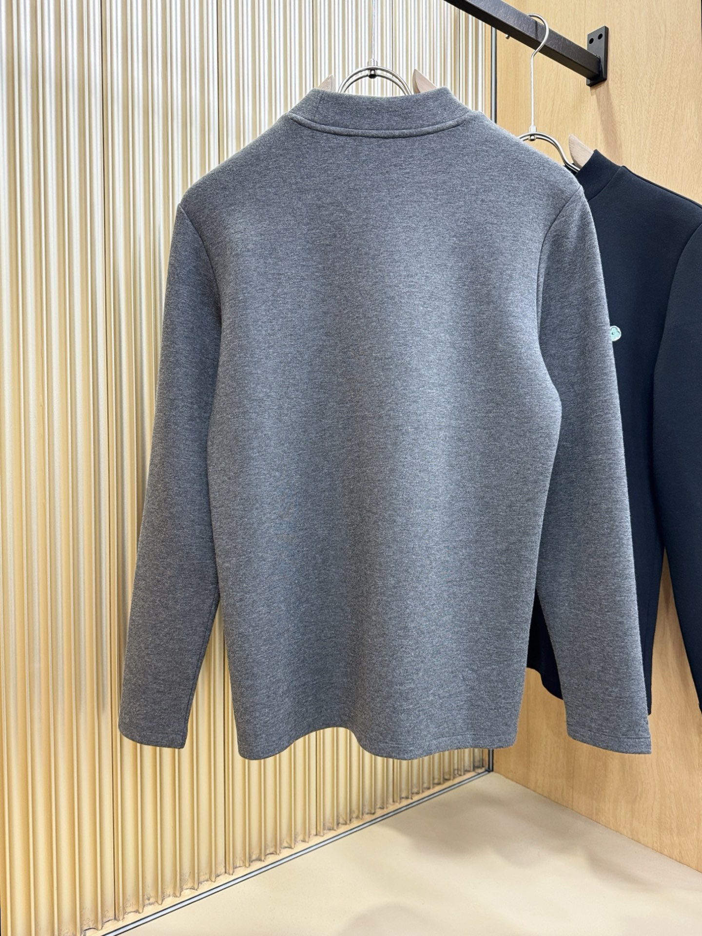 LV 2025ss秋冬新品 长袖T恤，经典Logo设计，百搭款 官网同步发售 定制面料，柔软细腻 舒适透