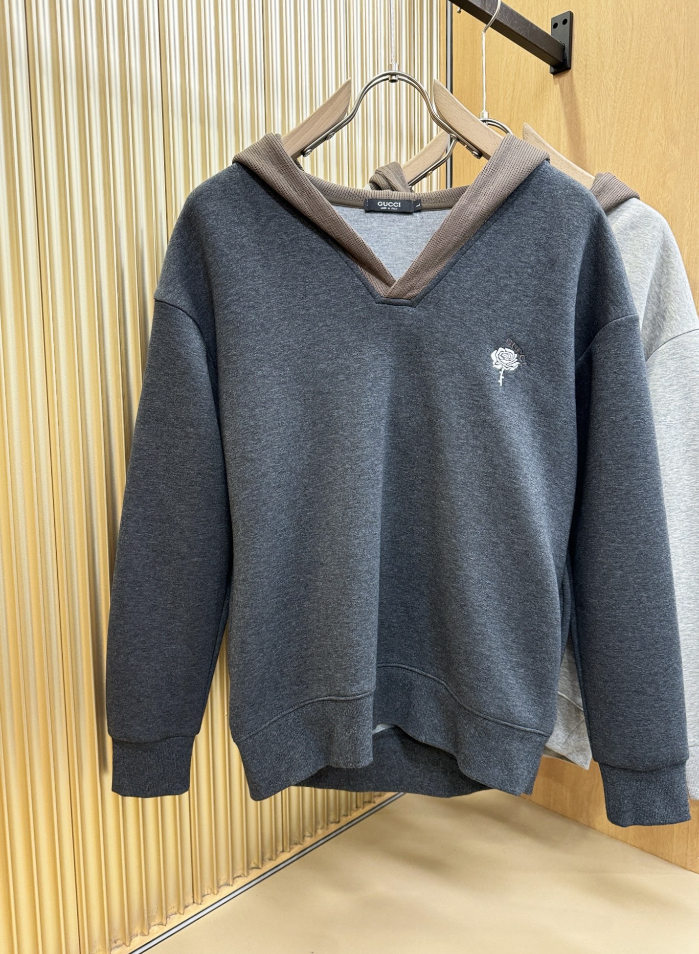 Gucci古奇 2025ss秋冬新品 长袖带帽卫衣，经典Logo设计，百搭款 官网同步发售 定制面料，柔