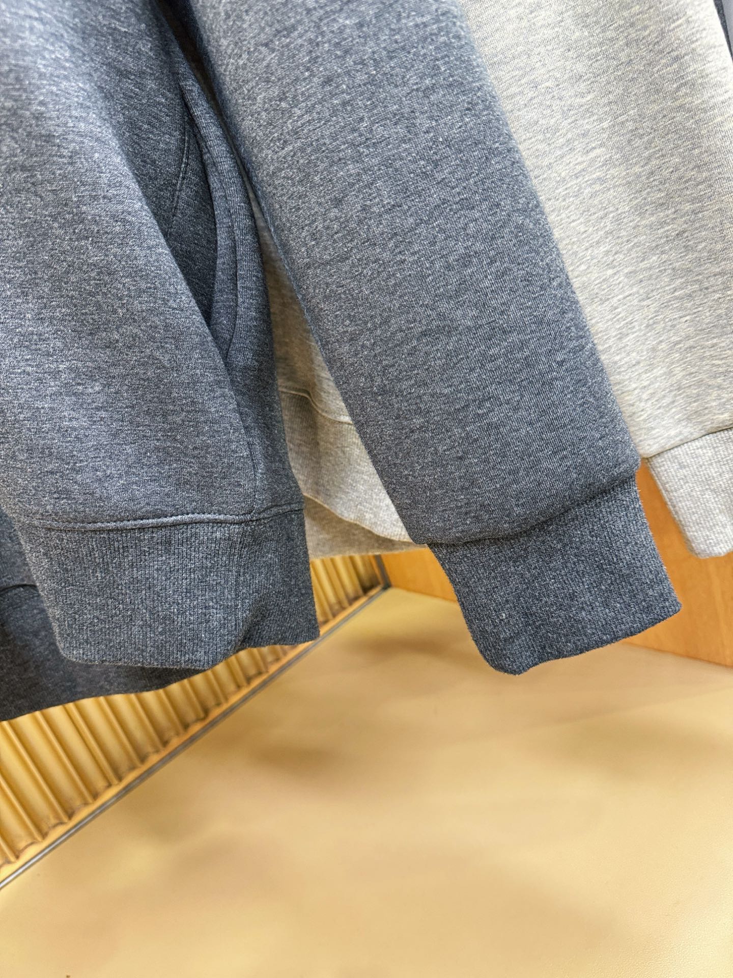 Gucci古奇 2025ss秋冬新品 长袖带帽卫衣，经典Logo设计，百搭款 官网同步发售 定制面料，柔