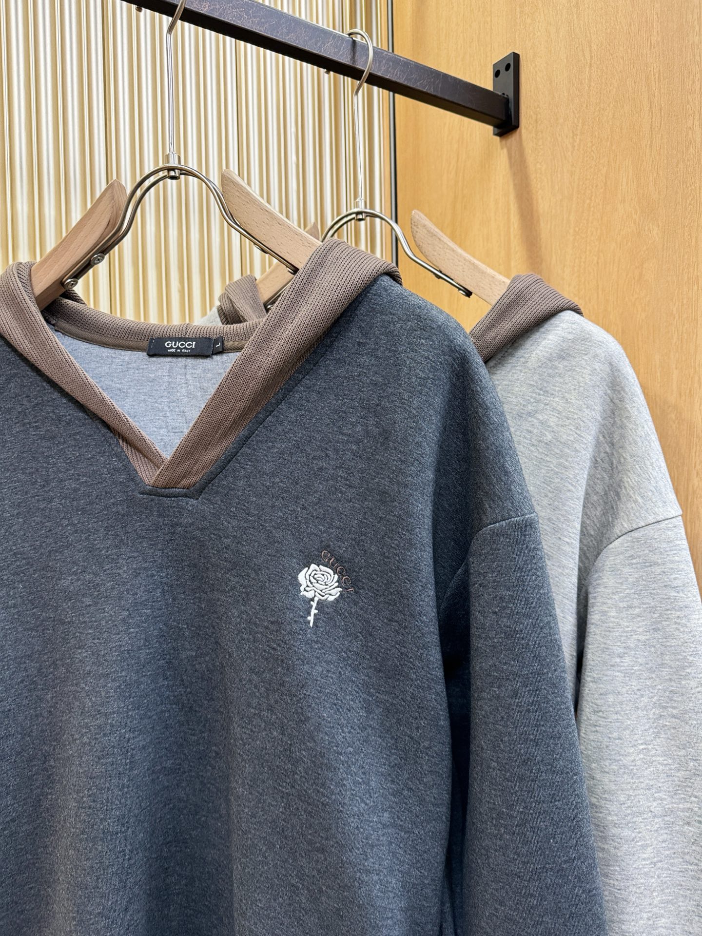 Gucci古奇 2025ss秋冬新品 长袖带帽卫衣，经典Logo设计，百搭款 官网同步发售 定制面料，柔