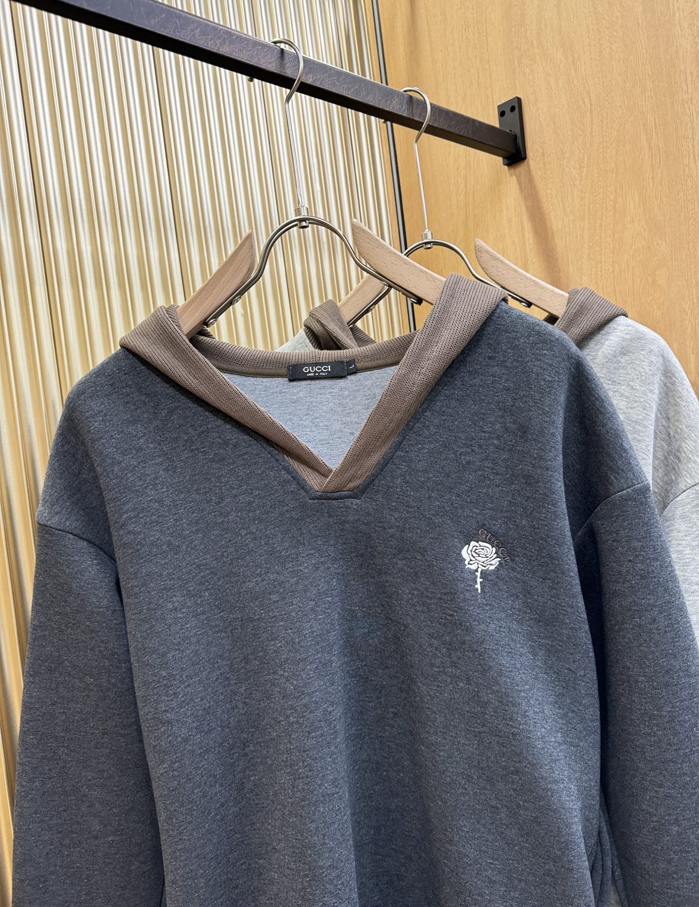 Gucci古奇 2025ss秋冬新品 长袖带帽卫衣，经典Logo设计，百搭款 官网同步发售 定制面料，柔