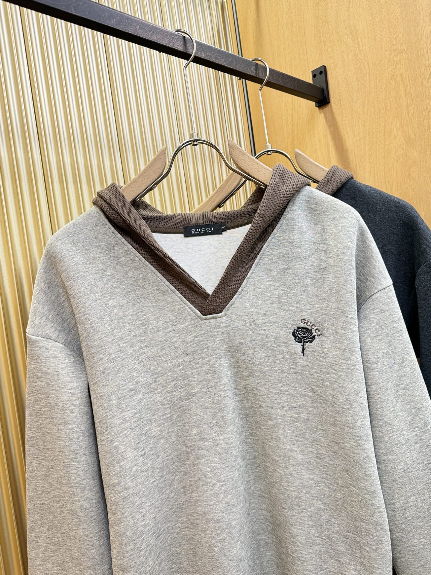 Gucci古奇 2025ss秋冬新品 长袖带帽卫衣，经典Logo设计，百搭款 官网同步发售 定制面料，柔