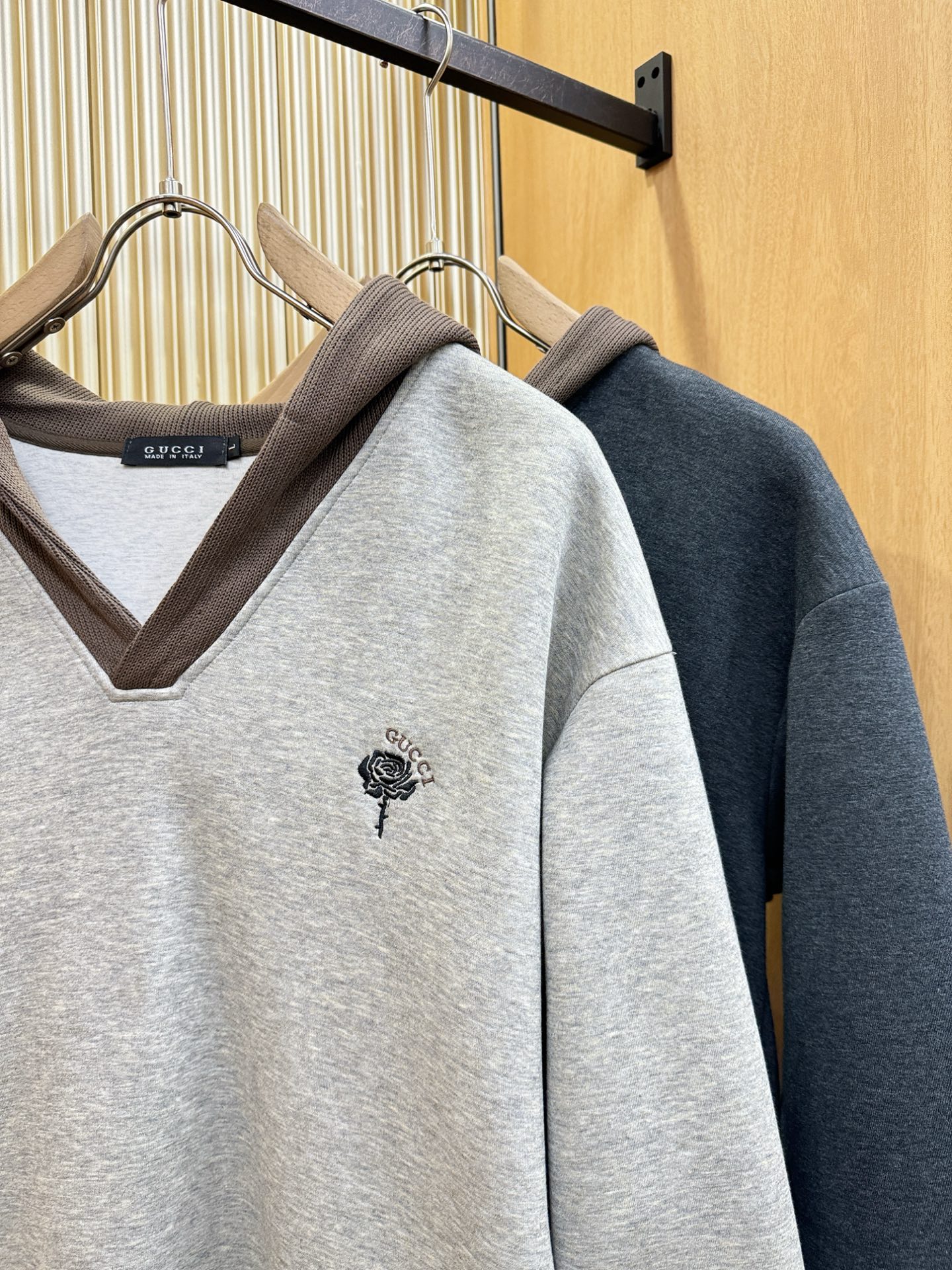 Gucci古奇 2025ss秋冬新品 长袖带帽卫衣，经典Logo设计，百搭款 官网同步发售 定制面料，柔