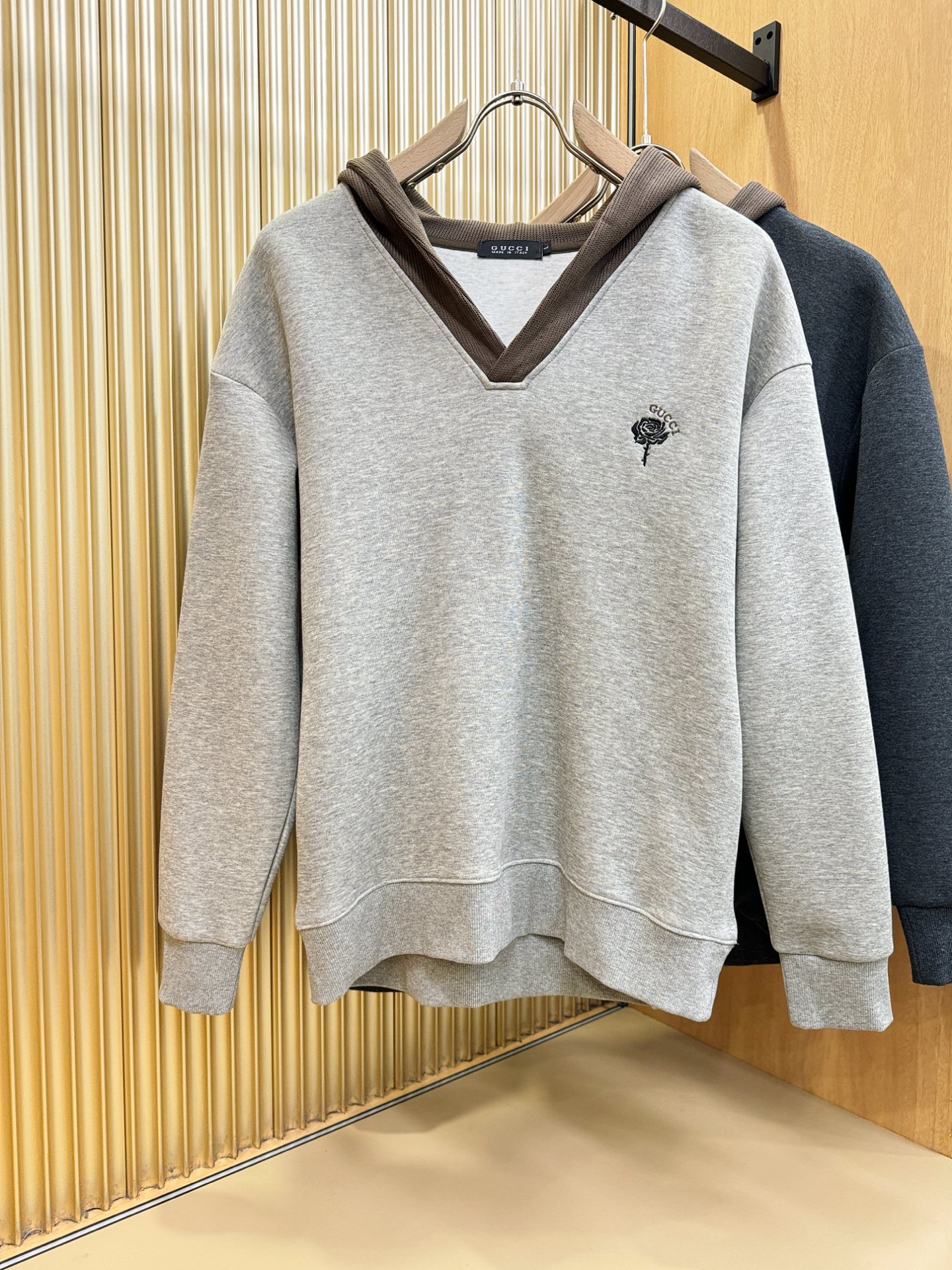 Gucci古奇 2025ss秋冬新品 长袖带帽卫衣，经典Logo设计，百搭款 官网同步发售 定制面料，柔